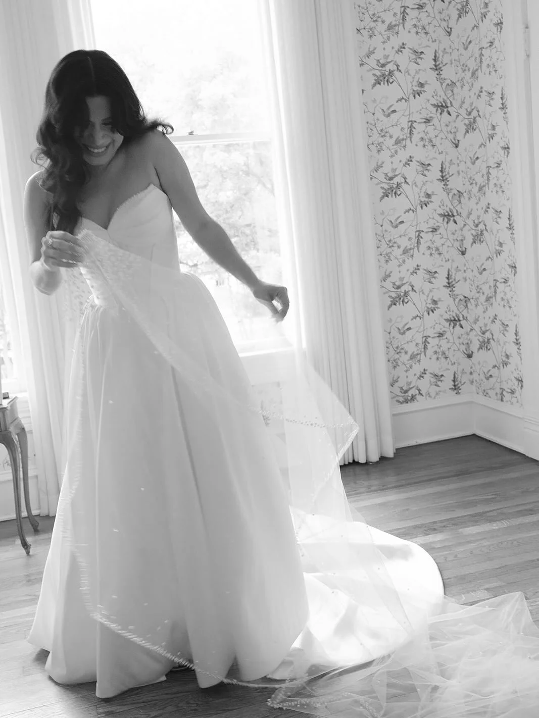 Adriana&rsquo;s bridal moment at Woodbine Mansion. A few moments before she walked down the aisle. 
.
.
.
#austinweddingphotographer #austinphotographer