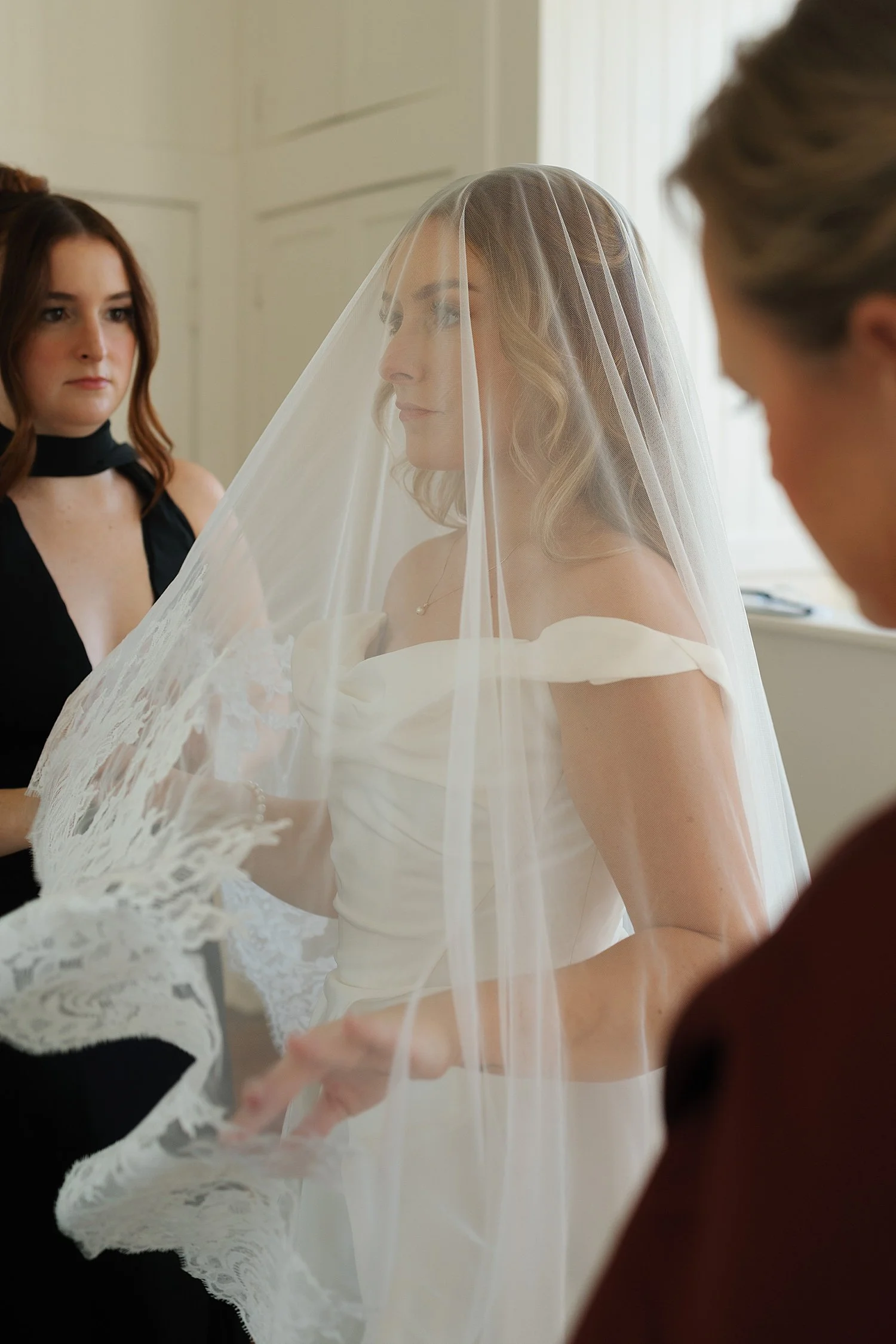  bride gets ready with her bridesmaids at The Allan House 
