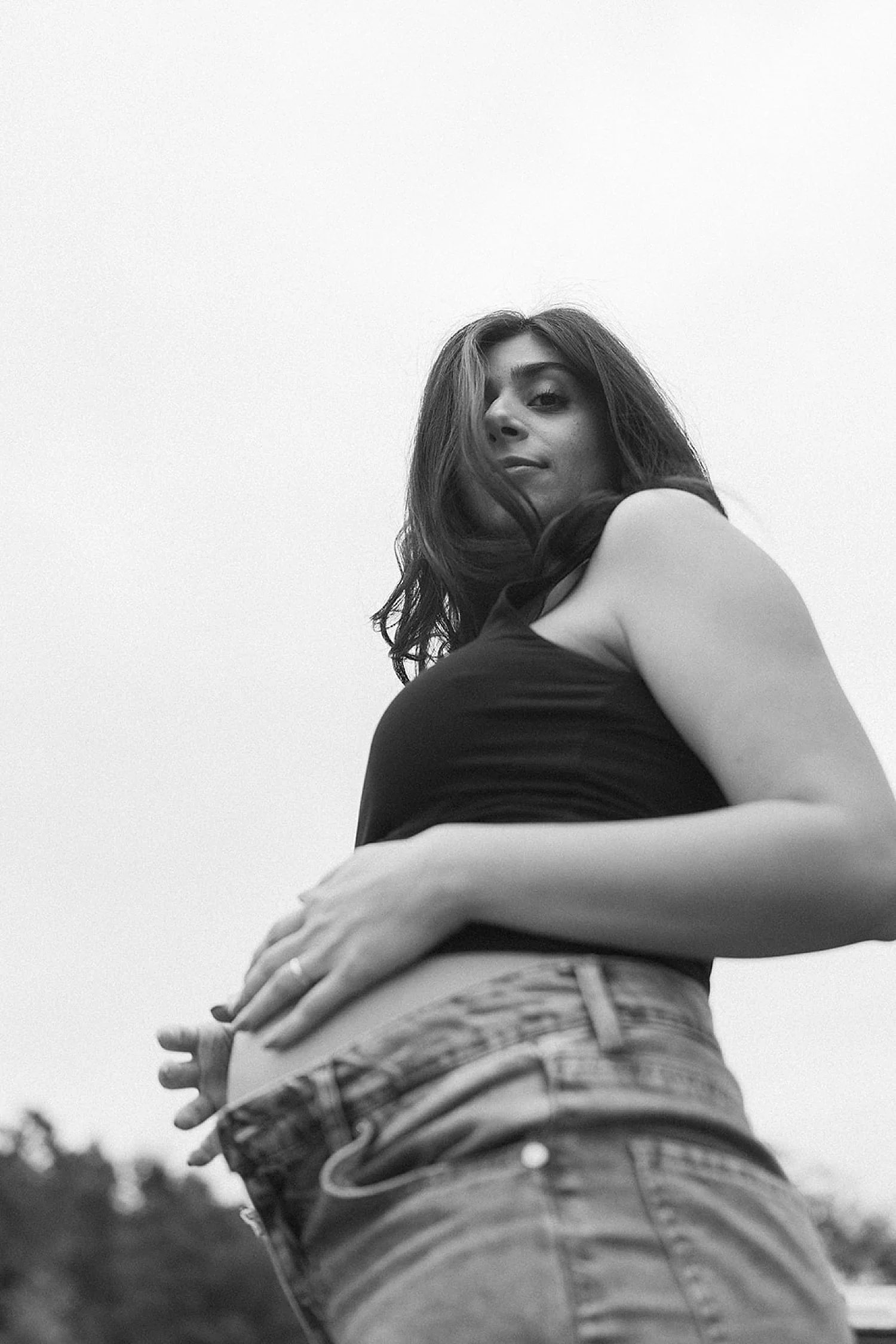  pregnant mom in black tank and denim by Jessica Joseph Photography 