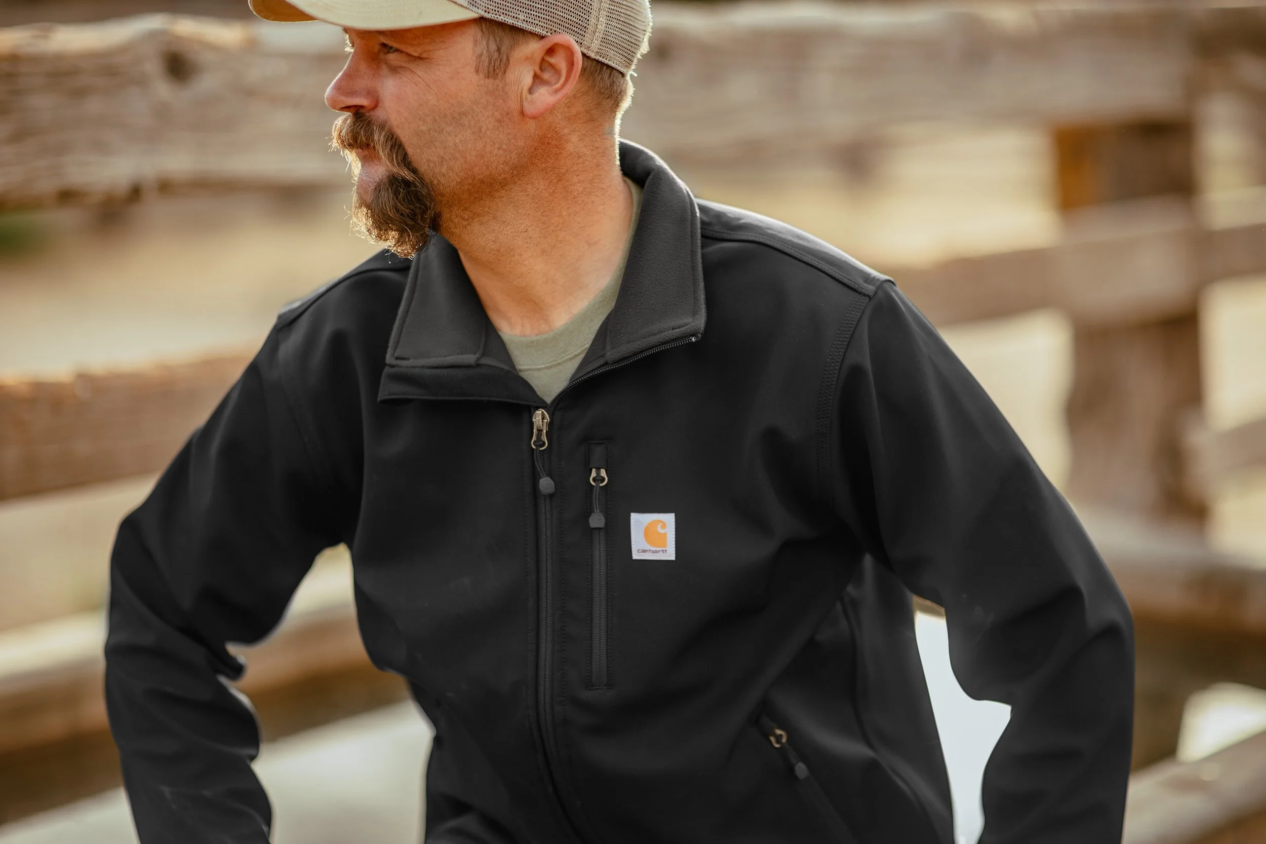 CT102199_Charcoal_Model_Lifestyle_CHLB23.jpg