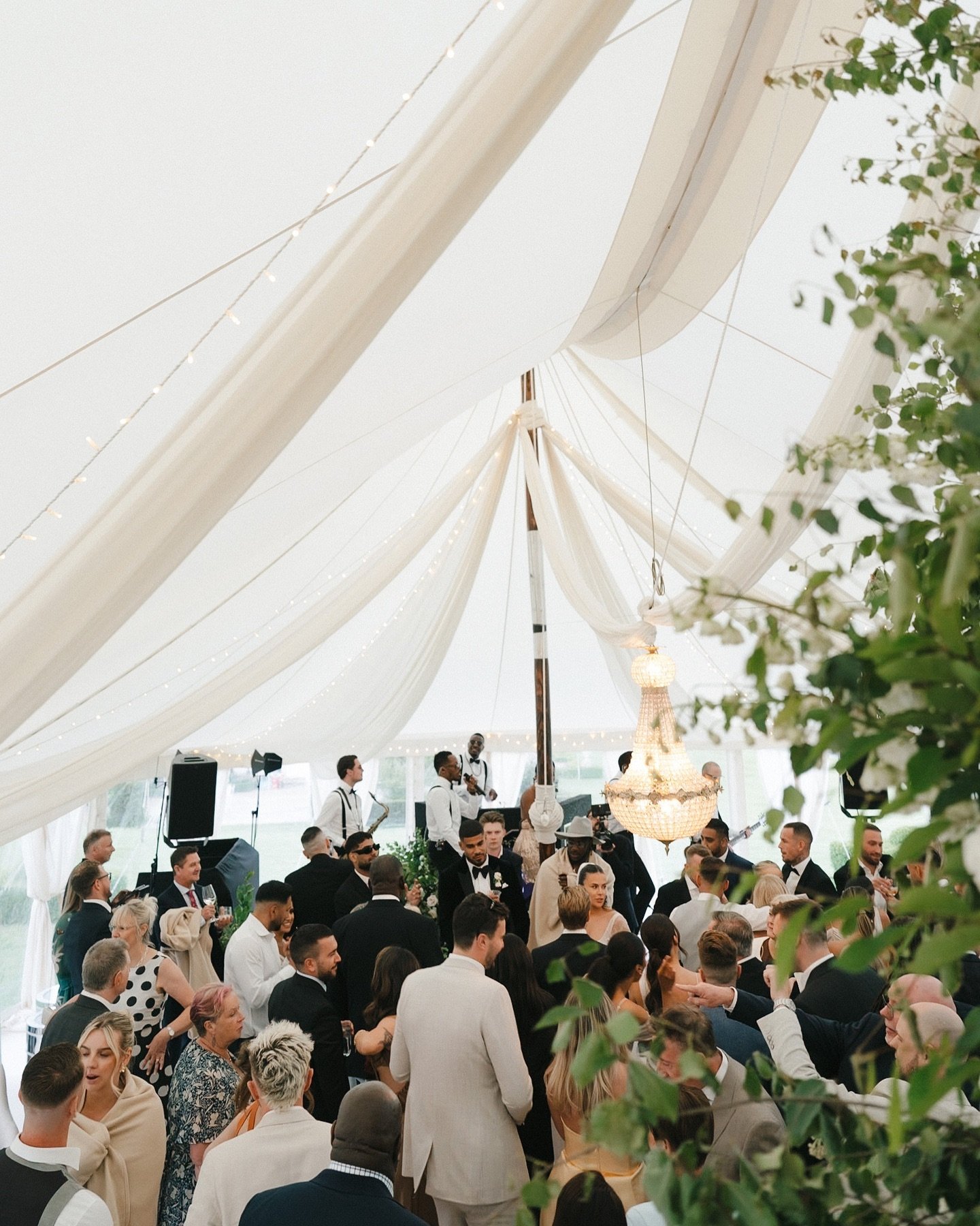 Planning for perfections who want every guest blown away, every detail carefully considered, and a one-of-a-kind event that is wholly and truly inspired by the life you love to live together. 

Planner &amp; Designer @inawe_weddings
Venue @holywellha