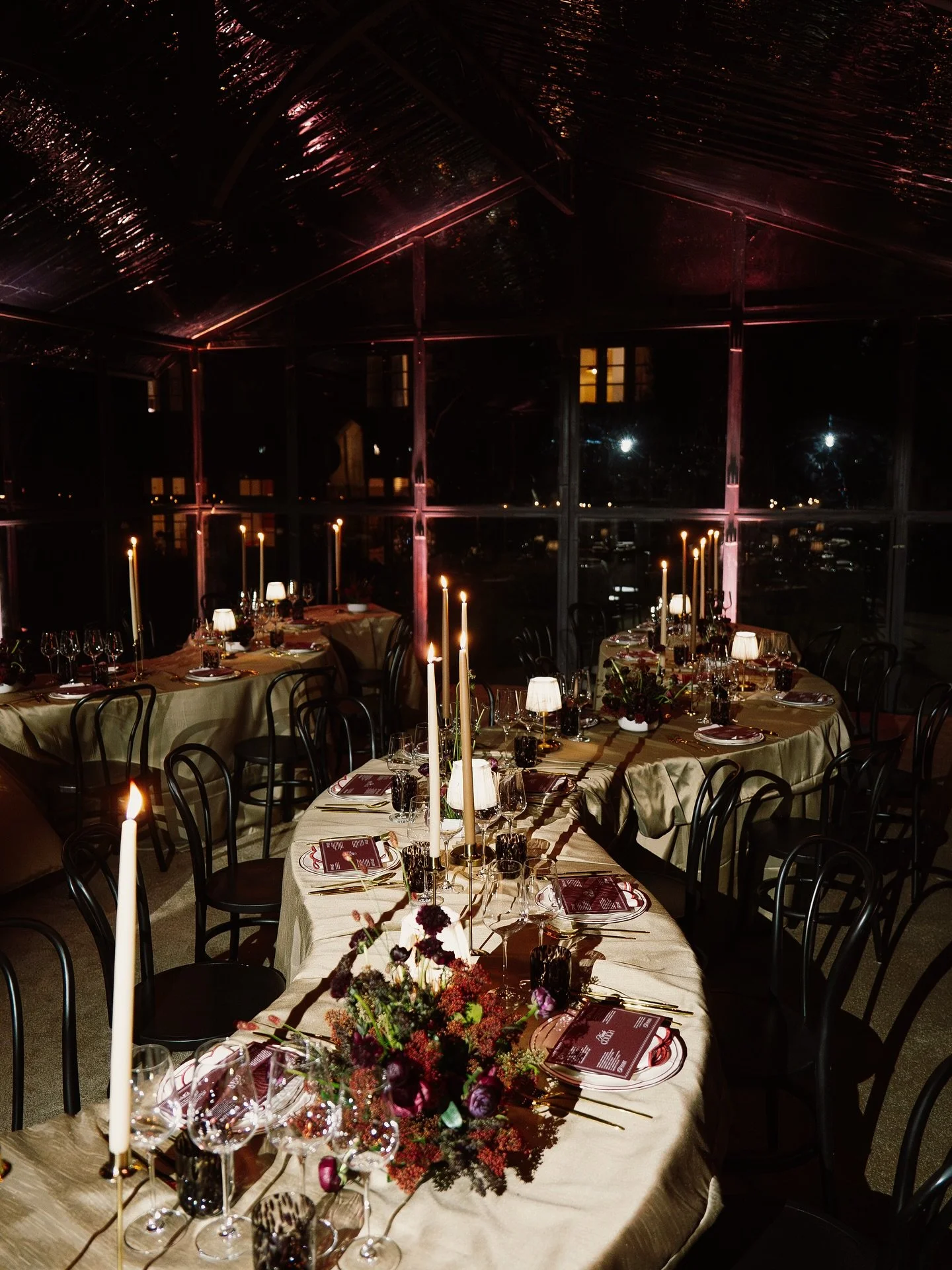 The Rehearsal Roast for H&amp;C. 

Guests travelled from Australia and the north of the UK to meet and begin Hayley &amp; Ciarrans 4-day wedding celebration at @euridge_ in The Cotswolds. 

Roast dinners are a staple of English culture in winter and 