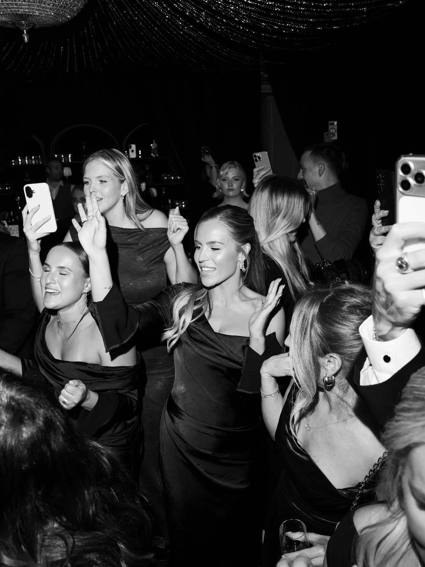 Swipe to see the celebrity surprise they were all fangirling!

Planning &amp; Design @inawe_weddings 
Photographer @martad.weddings
Videographer @bownessfilm
Venue @euridge_
Caterer @rossandrossevents
Production @geproductionuk
Draping @drap.d
Chande