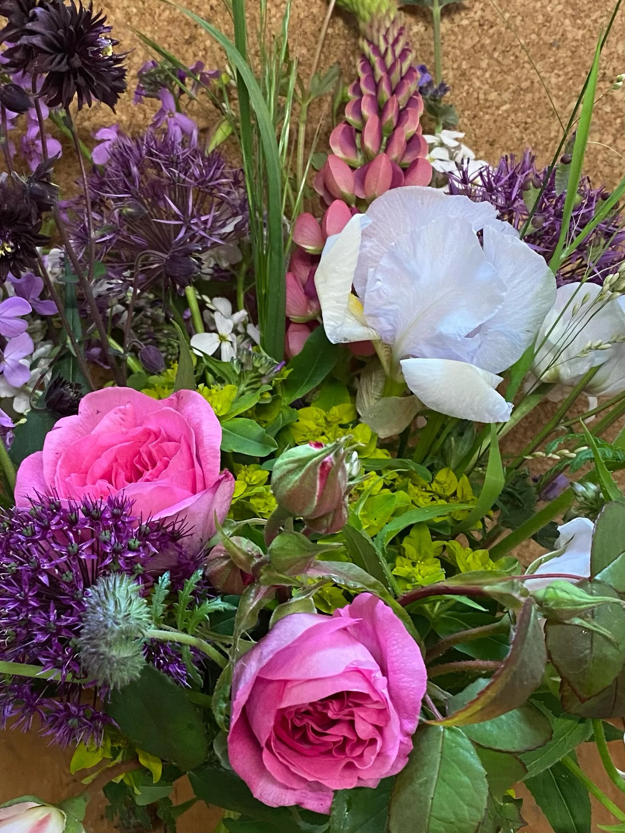 The perfect brief - &lsquo;whatever looks best&rsquo;! 
The very best of the garden in May.

#suffolkflowers
#britishflowers