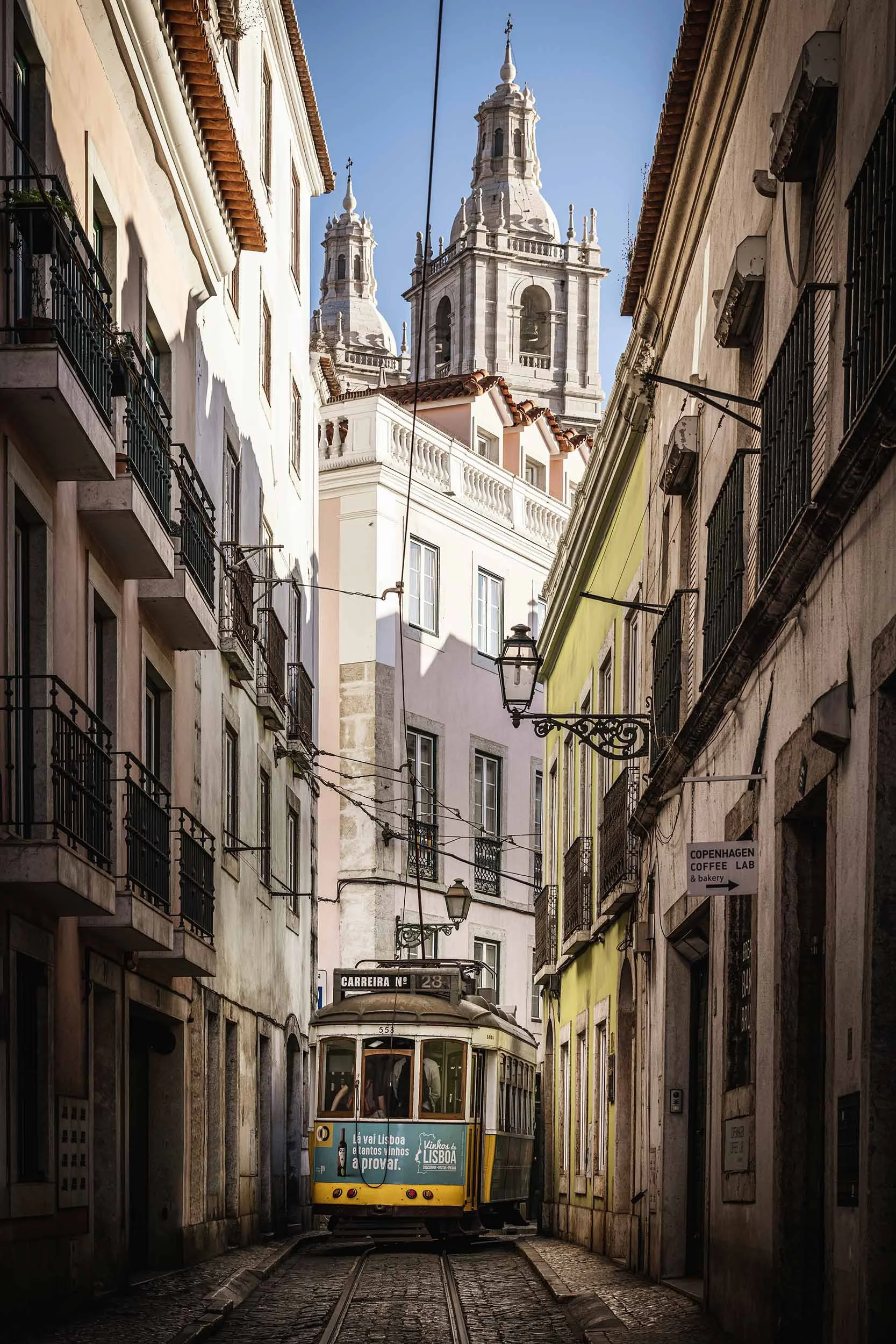 Alfama Lisboa Portugal William Maanders 1464 WLR.jpg