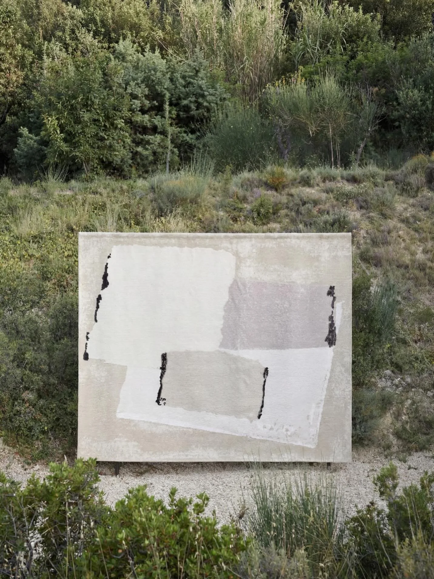 A tactile translation of collage into textile.
Hand knotted in wool, silk, and linen, part of a limited edition of twenty-two. 

Rhizomes 2 White by Charlotte Culot 

Image by: @christoph.philadelphia