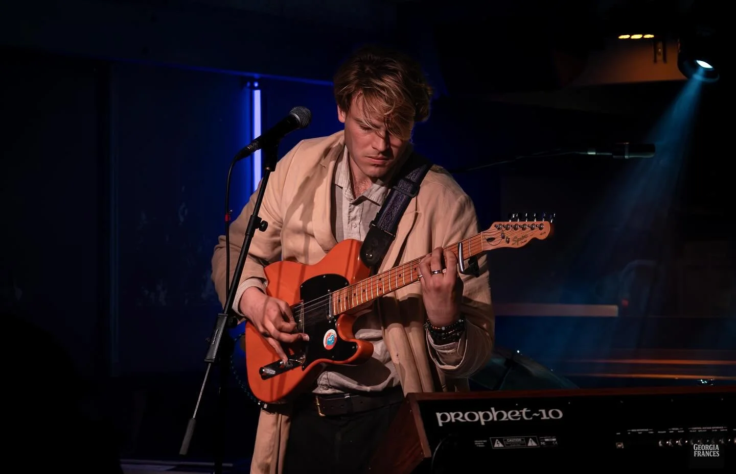 Last night in soho&hellip;

@ashbatesmusic opening up for @memoryofjane at @thesociallondon 

The whole night was beautiful from start to finish, and @ashbatesmusic blew everyone away 🩶