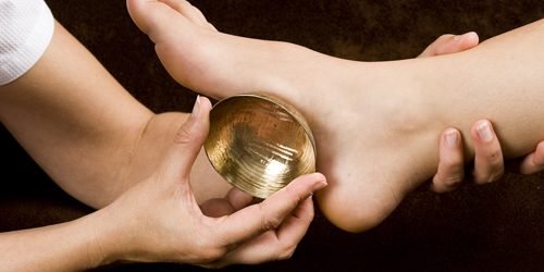 Massage des pieds au bol kansu