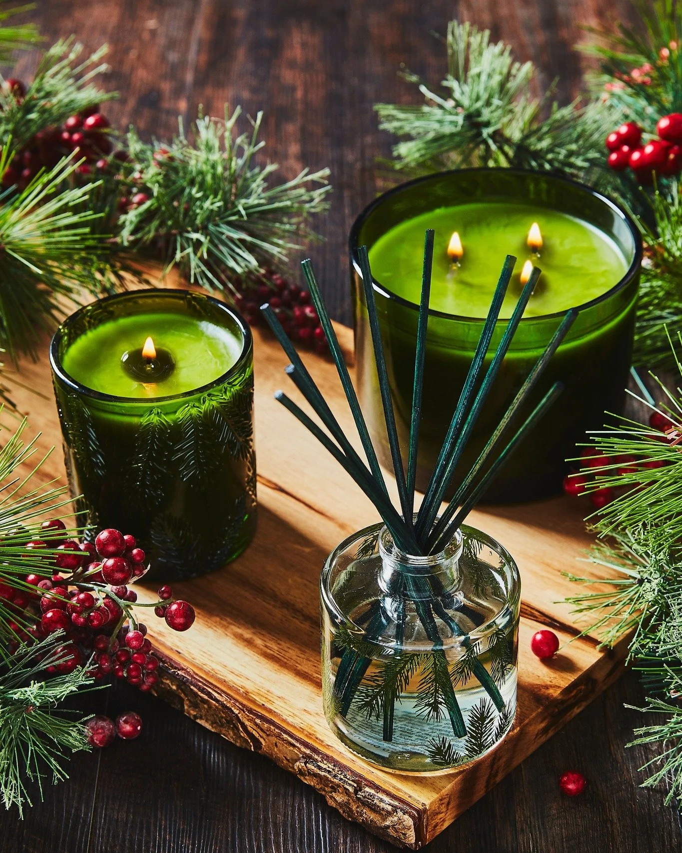 The scent of the season&mdash;Thymes Frasier Fir, where elegance meets evergreen. 🌲✨
&middot;
&middot;
Shop Frasier Fir in our boutique while it&rsquo;s still in season.
&middot;
#delmontespa #skinhealth #spalife #spalife #spa #dayspa #pittsford #sk