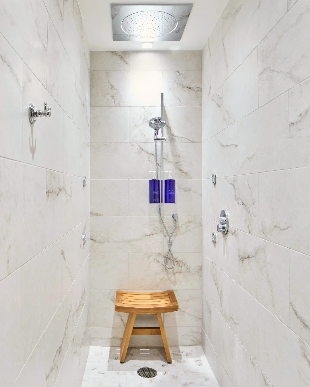 Refresh your body. Calm your mind. ✨

Our luxurious spa showers are designed to elevate your self-care experience with every soothing drop because relaxation should feel this beautiful.

Reserve your next spa escape at The Spa at the Del Monte today!