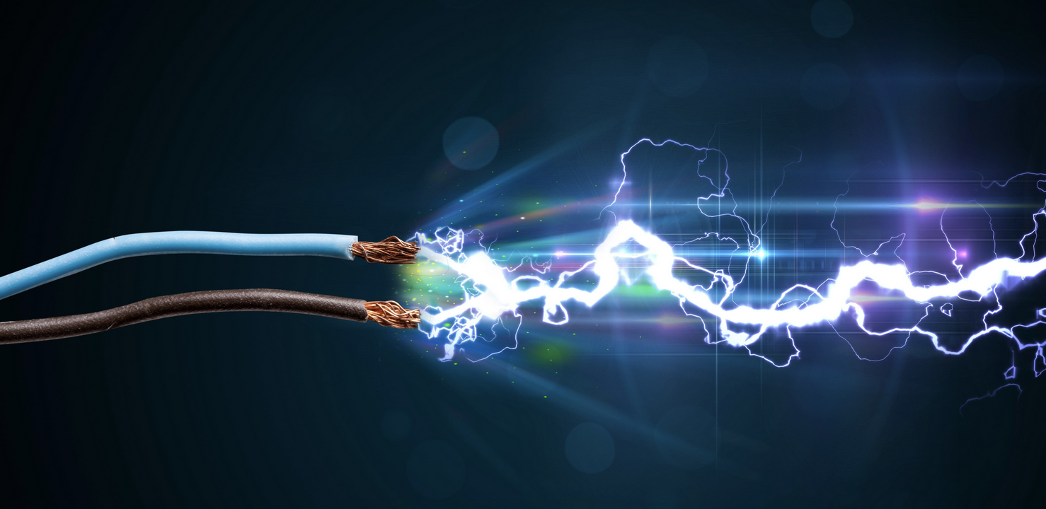 Close-up of two frayed electrical wires released sparks and lightning bolts against a dark background.