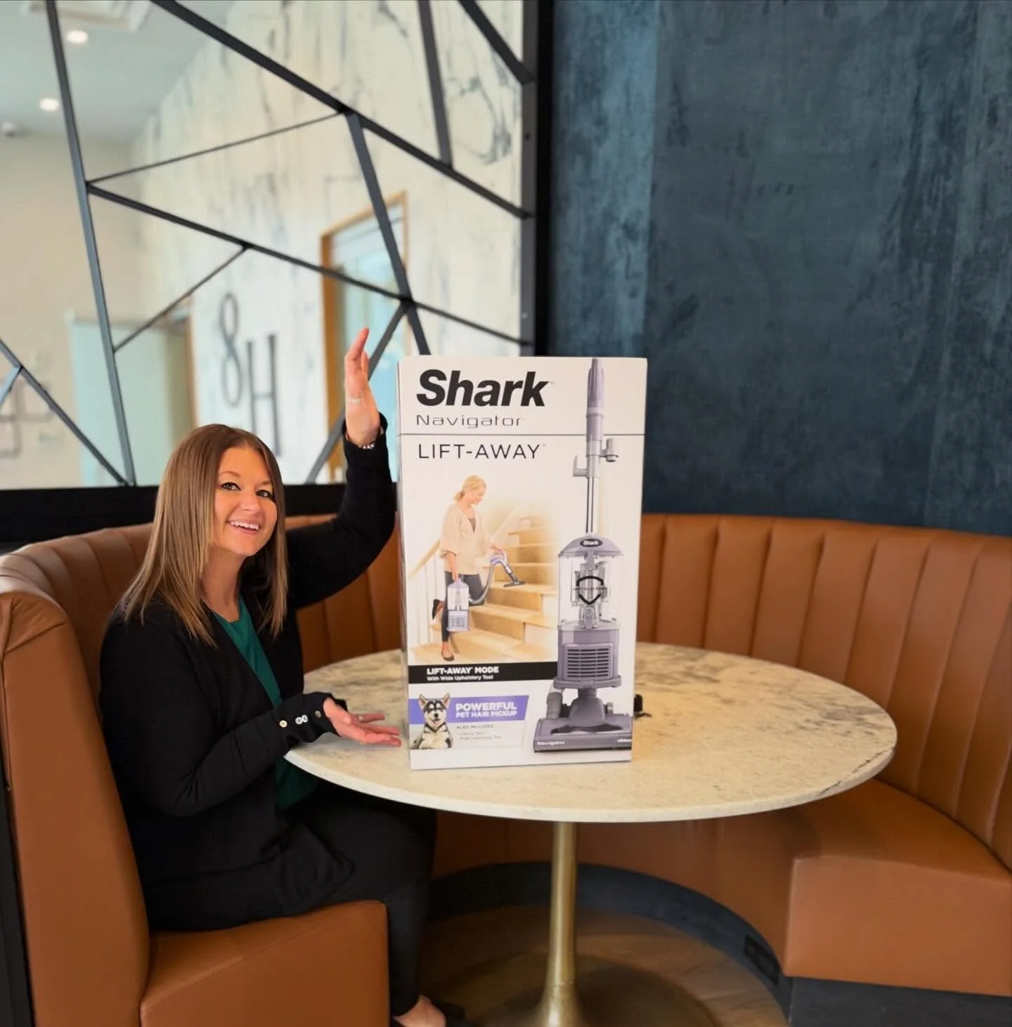 ✨Win it Wednesday Giveaway! ✨
Today we’re giving away a Shark Vacuum to one lucky winner! 🧹🦈 Ready to clean up in style? Here’s how to enter:
1️⃣ Like this post 🖤
2️⃣ Follow us @8thandhighapartments 🤗
3️⃣ Tag 2 friends you’d i