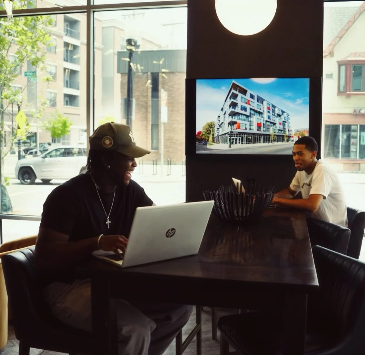 Something to smile about before the Sunday Scaries kick in 😄✨ Don&rsquo;t miss your chance to take advantage of our new lease &amp; renewal special! The next FOUR people to lock in a 12-month lease will score a $900 gift card 💳🎉

#sundayscaries #8