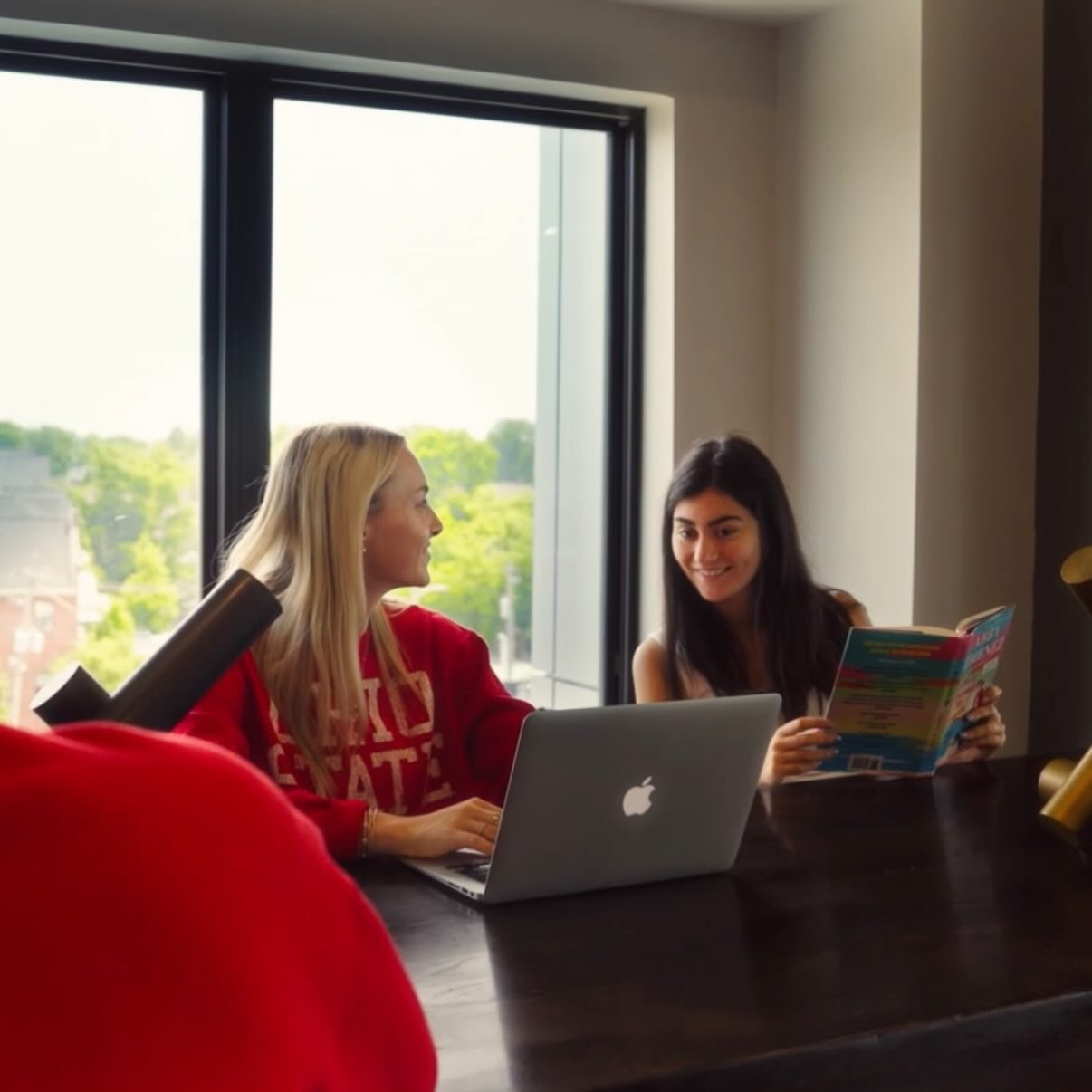 Are you and your roommate looking for housing now, this May, June, July, or August? 🏡✨We have all of our 2-bedroom options still available starting at $1275/person 💸 + Flexible lease terms to fit your plans 📅  DM us today for details 📩

#8thandhi