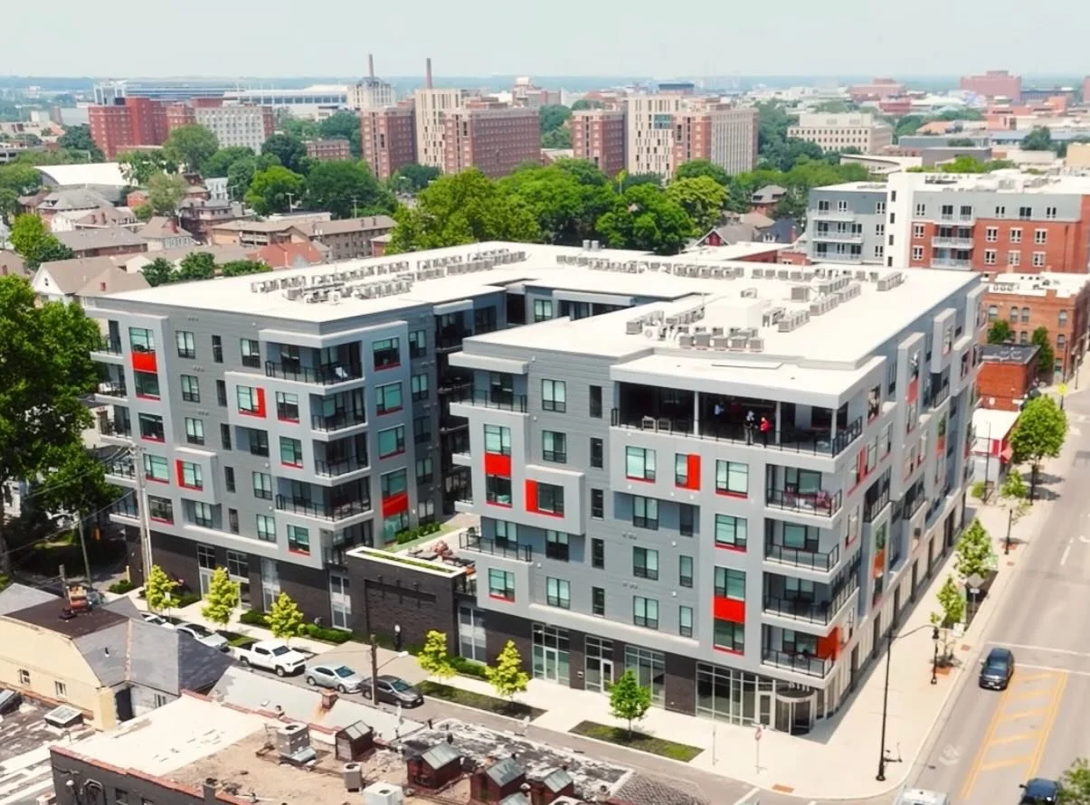 Spring is here and the sunshine hits different at 8th &amp; High ☀️🌸 Fresh air, bright days, and city views that never get old, this is what home should feel like 🏙️✨ 

#SpringVibes #8thAndHigh #CityLiving #osu #ohiostate