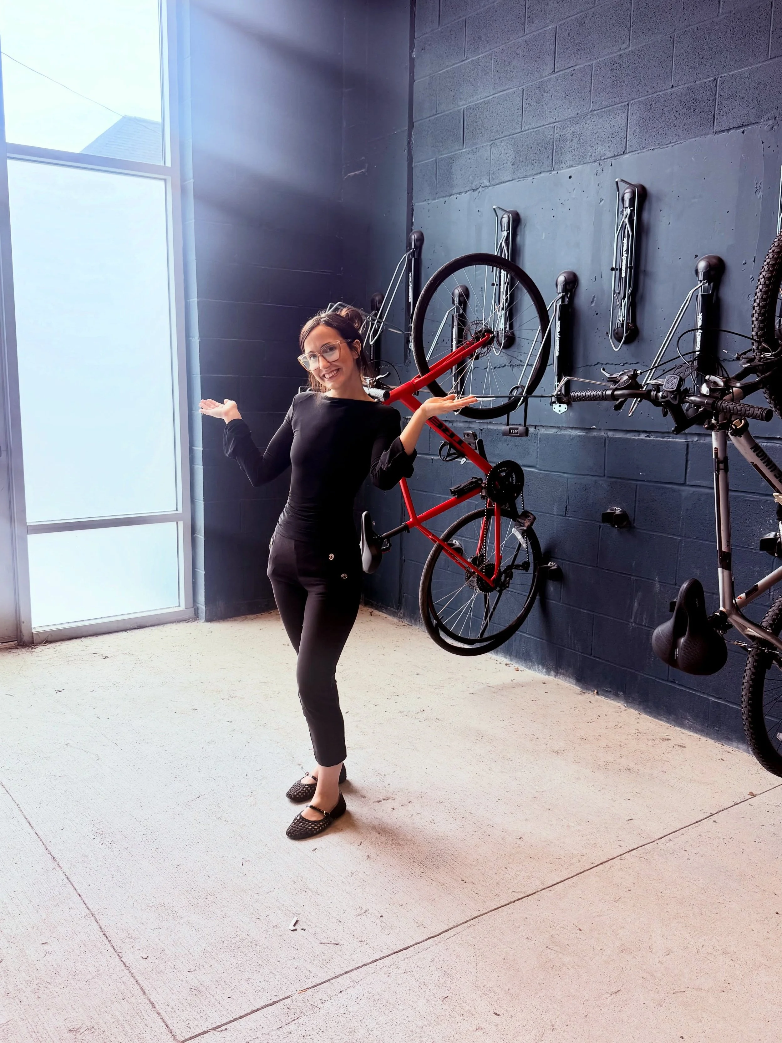 🚴 No need to cycle through storage solutions, we&rsquo;ve got complimentary bike storage on-site! Your bike gets a home too when you sign at 8th &amp; High. 😉🏠🚲

#bikestorage #8thandhigh #leasing #columbusohioapartments #theohiostateuniversityatc