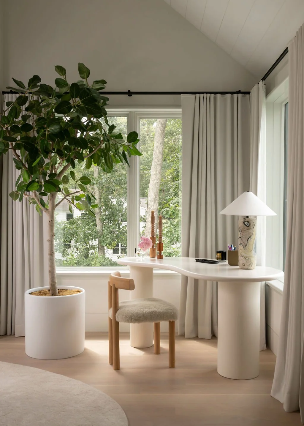 sag-harbor-ny-interior-design-photography-primary-bedroom-tori-sikkema-photography-danielle-fennoy-revamp-196.jpg