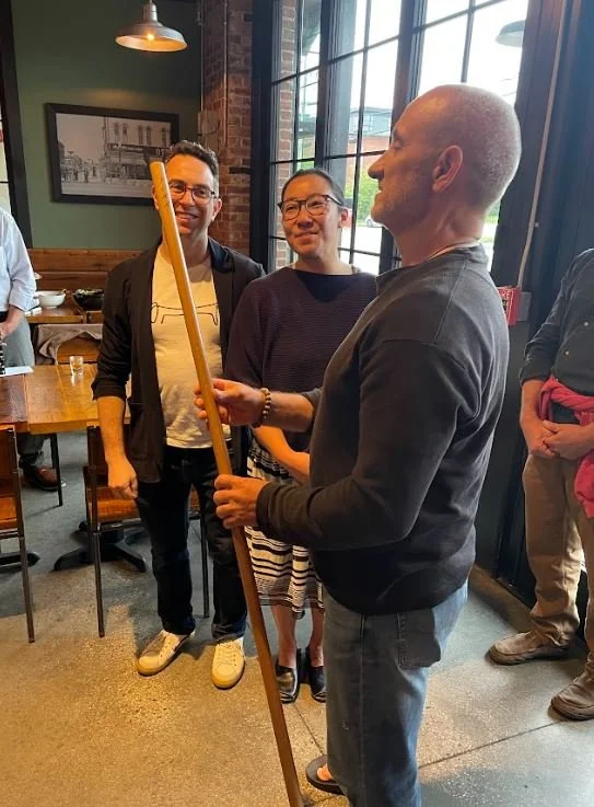 Ray explaine jo to Yuka.JPG