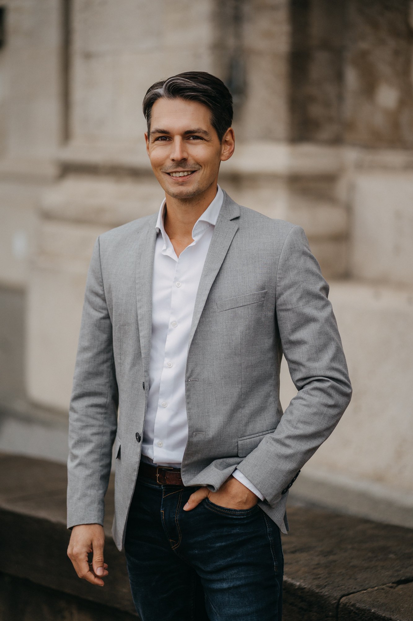 Auf dem Bild ist Roman Kuch zusehen - Gründer der Plattform