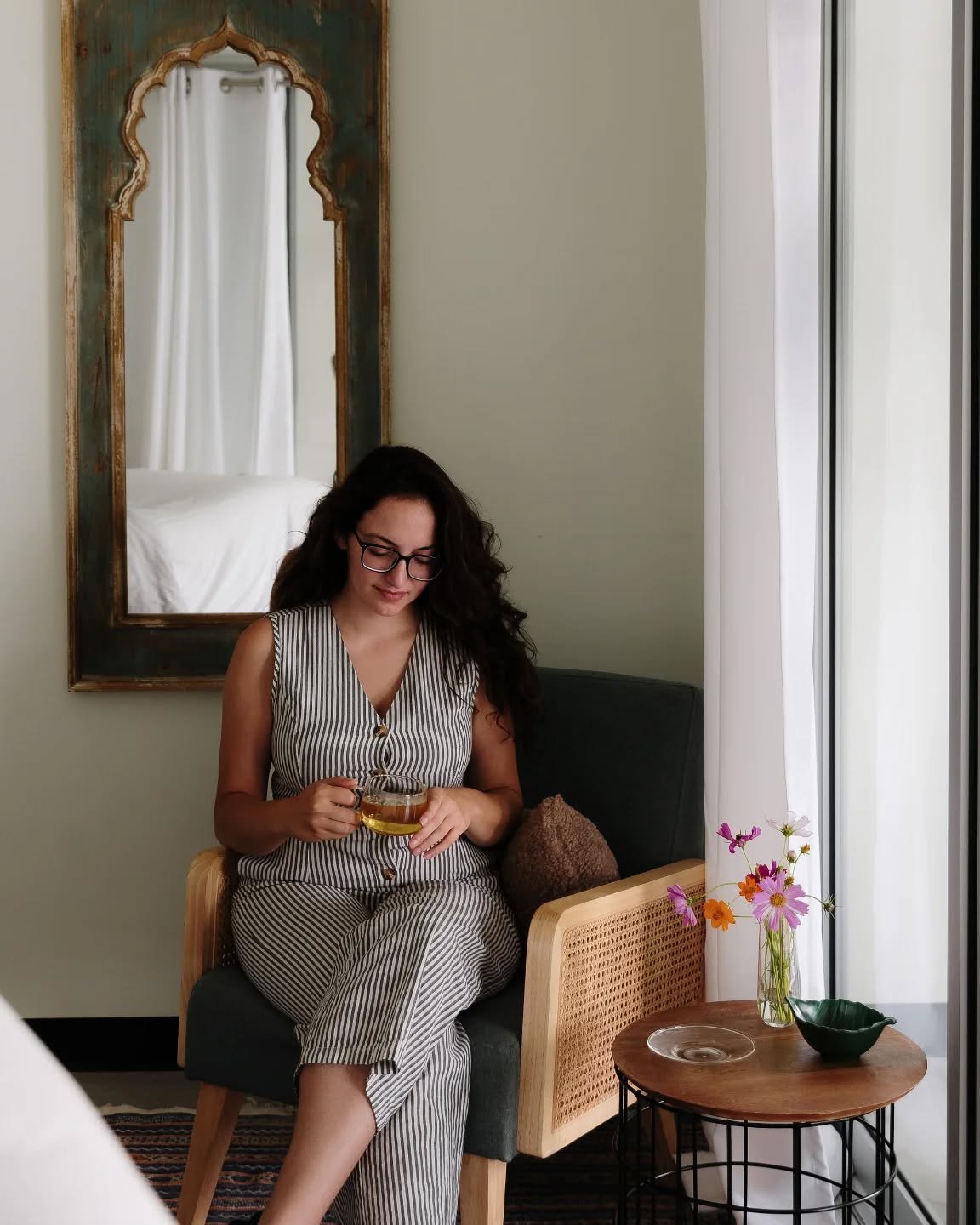 At Santosha ..
Sippin your favorite tea is skincare
Slowing down is skincare
Smelling the roses is skincare 
Stillness in your mind, body and spirit is skincare 
✨🍵🌹🌀✨

👑: @roma.palom
📷: @adriftadream.photo
🍵:@lost_cultures_teabar