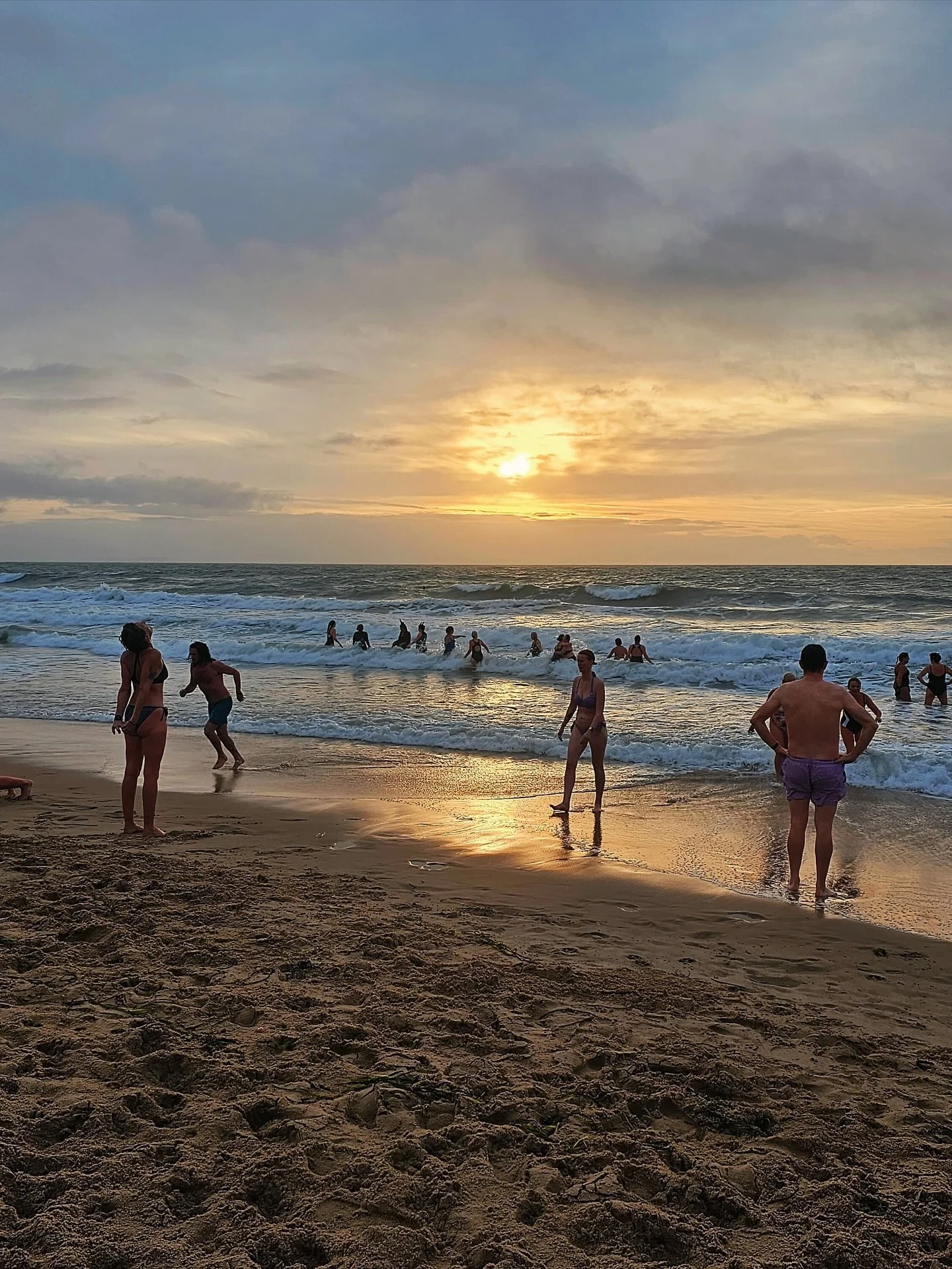 Only one sleep 💤 

Yes come join us tomorrow 7am @rockwatervillagepoole for win the morning win the day 🔥🚀. 

Full details in bio come join us! 

Yes it&rsquo;s free + no need to book 💫

#winthemorningwintheday 
#coldimmersion #heatherashleycoach