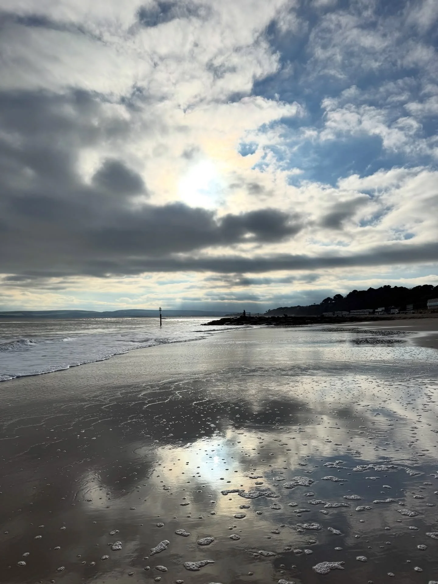 At last no rain yay!!
Beautiful grounding afternoon walk on beach 👣 

Great for the &lsquo;feels&rsquo; 🔥🥰 plus helps build cold tolerance on the toes 😝

There were so many beautiful pics, so I thought I&rsquo;d share them all ✨

I&rsquo;ll be ba