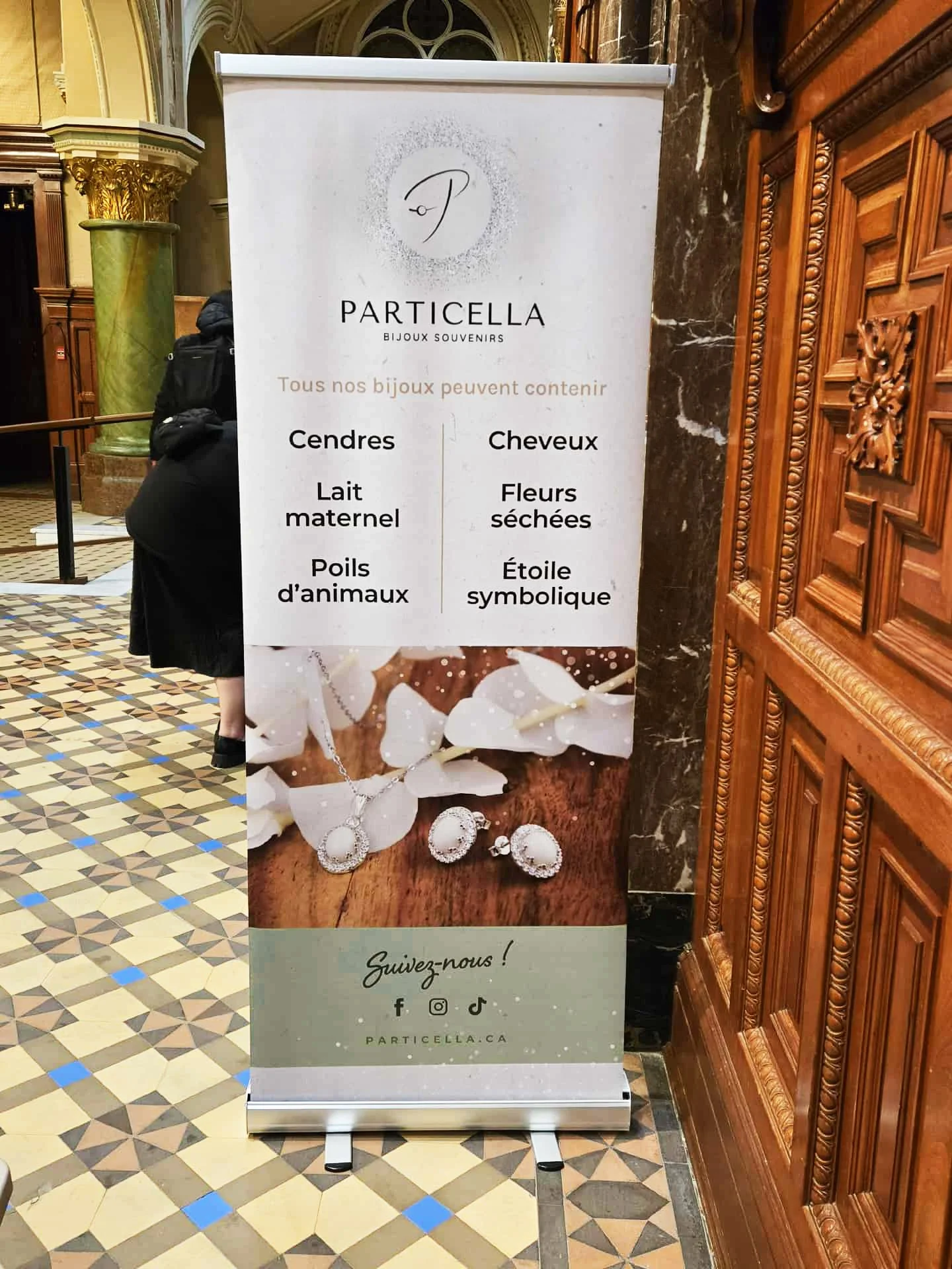 Particella Roll-Up Banner 2