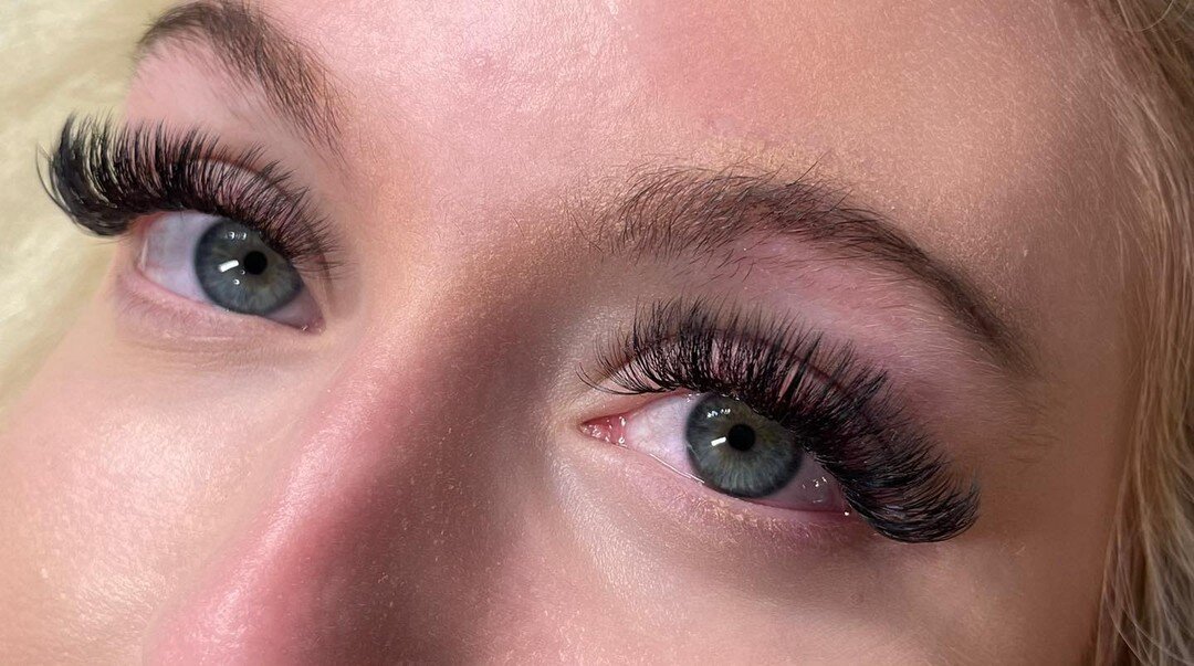 Her eyes were made for this set 😍 

+++++++++++++++++++++++++++++⁣++++

#bhamlashes #birminghamlashes #livbaylash #huntsvillelashes #borboletabeauty #lashtraining #lashtips #tuscaloosalashes #winkbyb #mountainbrook #tennesseelashes #blackownedbusine