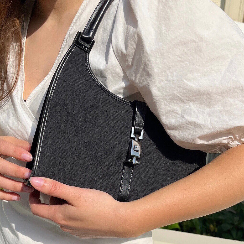 If Kaia Gerber approves, we approve 👏🏼 Swipe through to see how the model styles her Gucci Jackie bag 🖤 
Available to purchase from our website (link in bio) 
📸: @berkeleyboutique_  @pinterest #kaiagerber #guccijackie #kaiagerbergucci #kaiagerber
