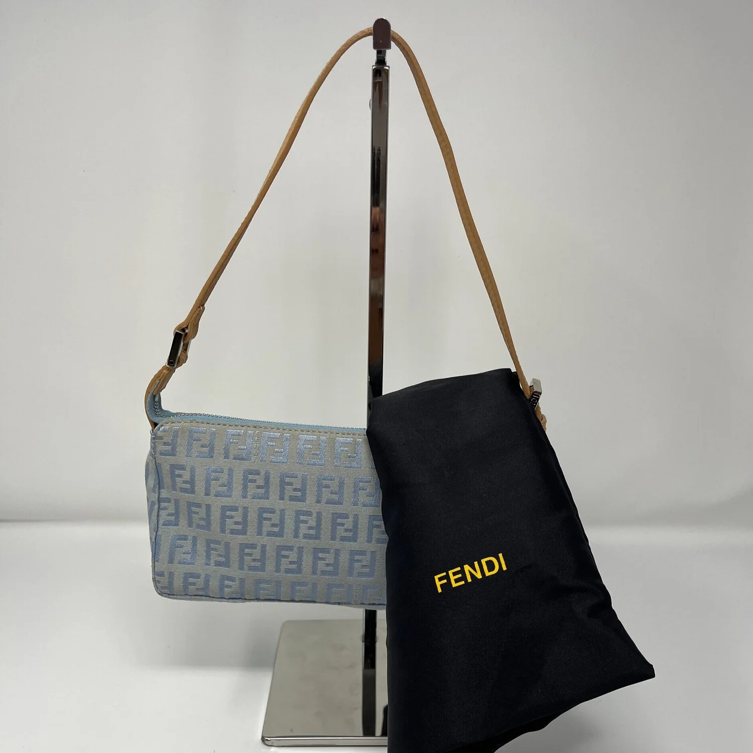 Fendi hot sale pochette bag