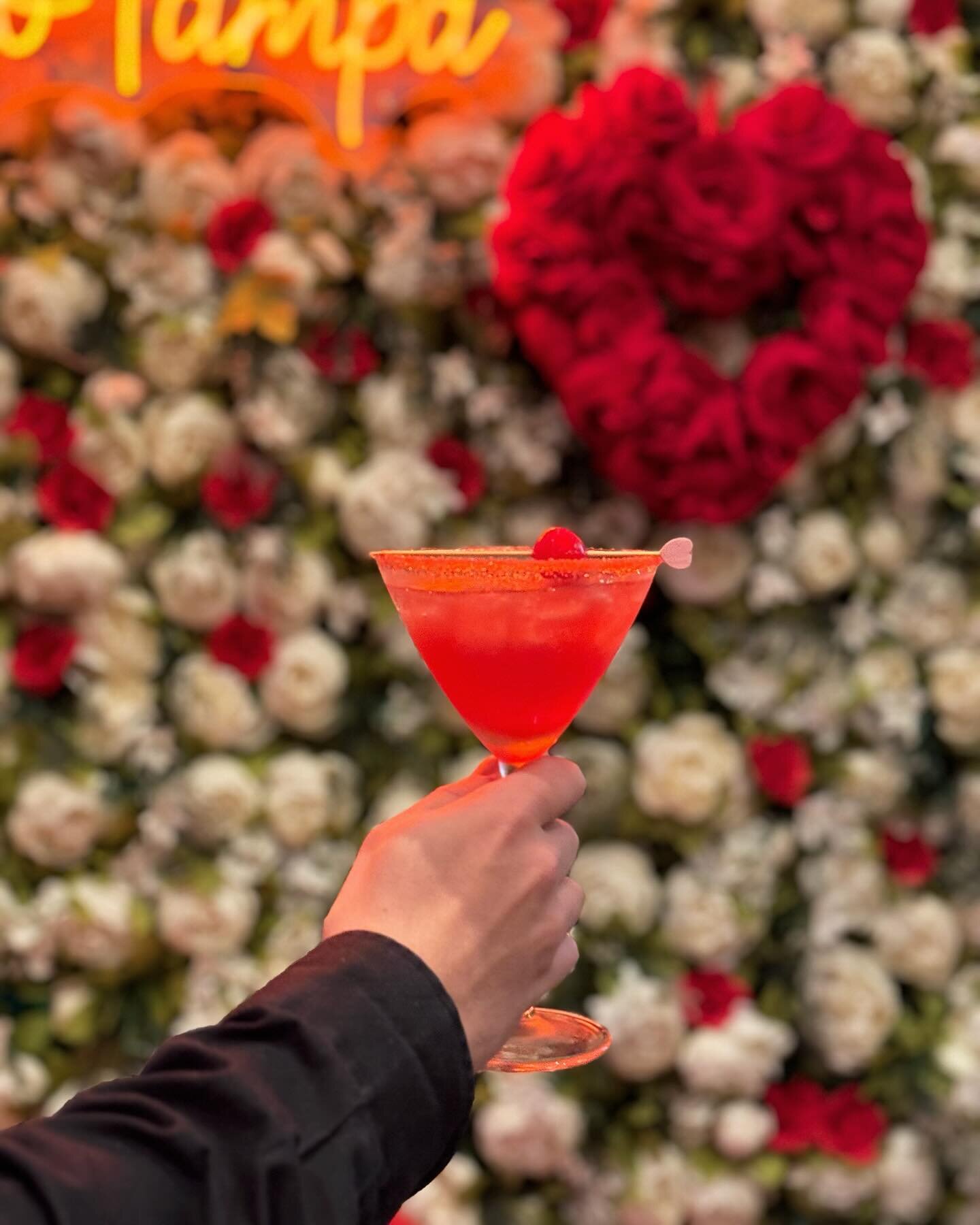 Valentine&rsquo;s Day is almost here! 💌Have you booked your table yet? 🫢Call us now to make your day special with your loved one. ☎️
Try our special Lovers Margarita, made with lots of love just for you! Come and enjoy with us!❤️✨

#valentines #mex