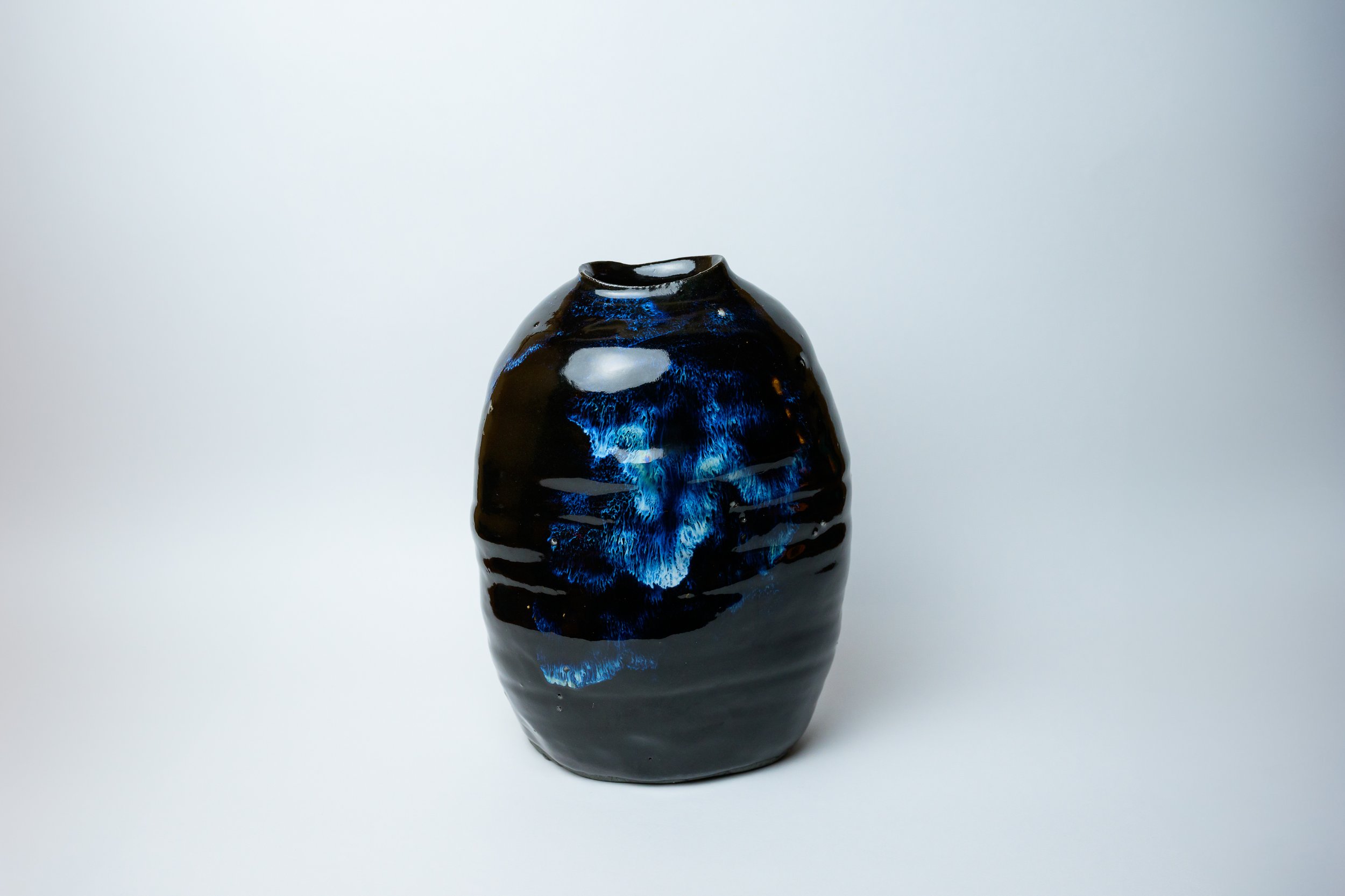 HEKIGYOKU-TENMOKU VASE
16.0 x 12.5 x 22.0CM
$4,000