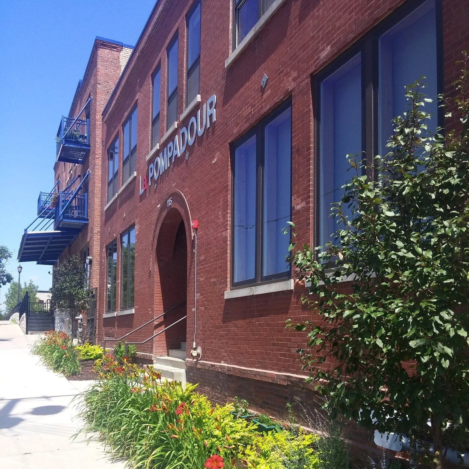 La Pompadour Apartments