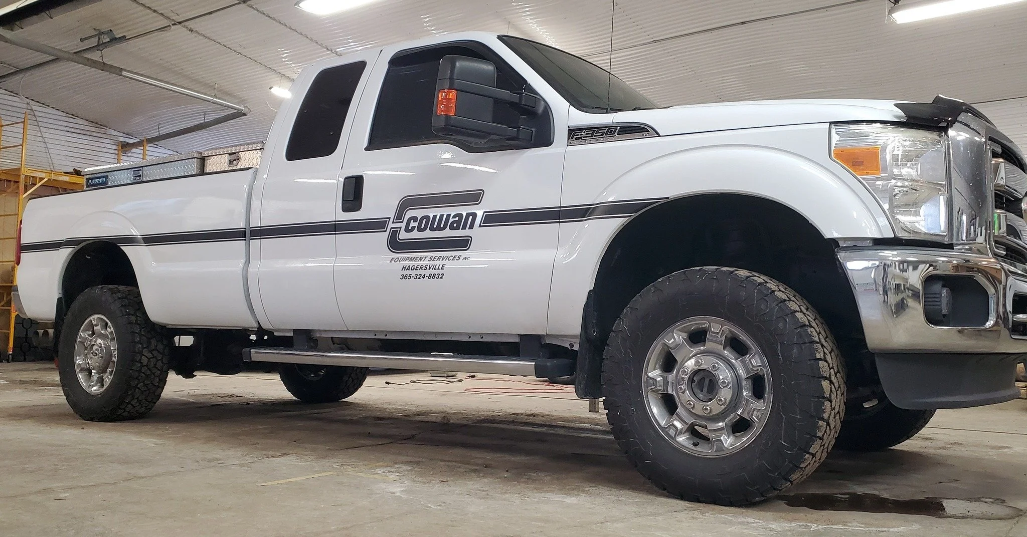 ❄️⛄️ Although it's still very much winter outside, things have been warming up here at the shop over the past little while! 🔥😎 Check out how we've been emerging from our winter slumber recently:

- Another striking truck logo and striping decal job