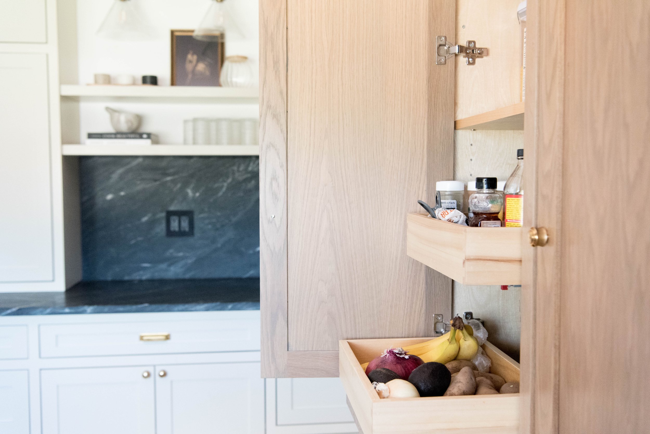 Paper towel hidden in pull drawer  Kitchen room design, Paper towel storage,  Kitchen cabinet design