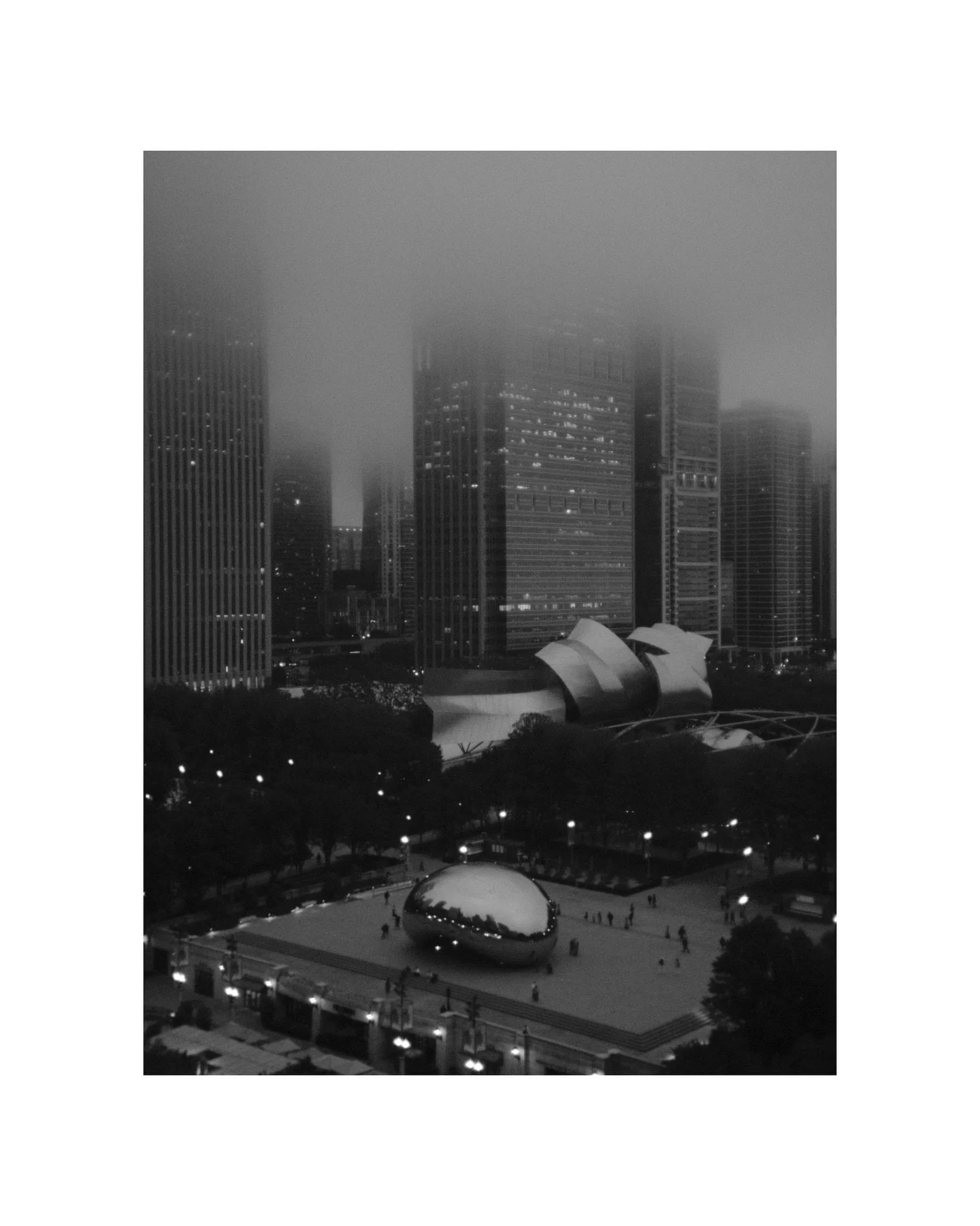Chicago in black &amp; white 🌫️🔲🖤

@fujifilmx_us 
@pocketdispo 
@chicago