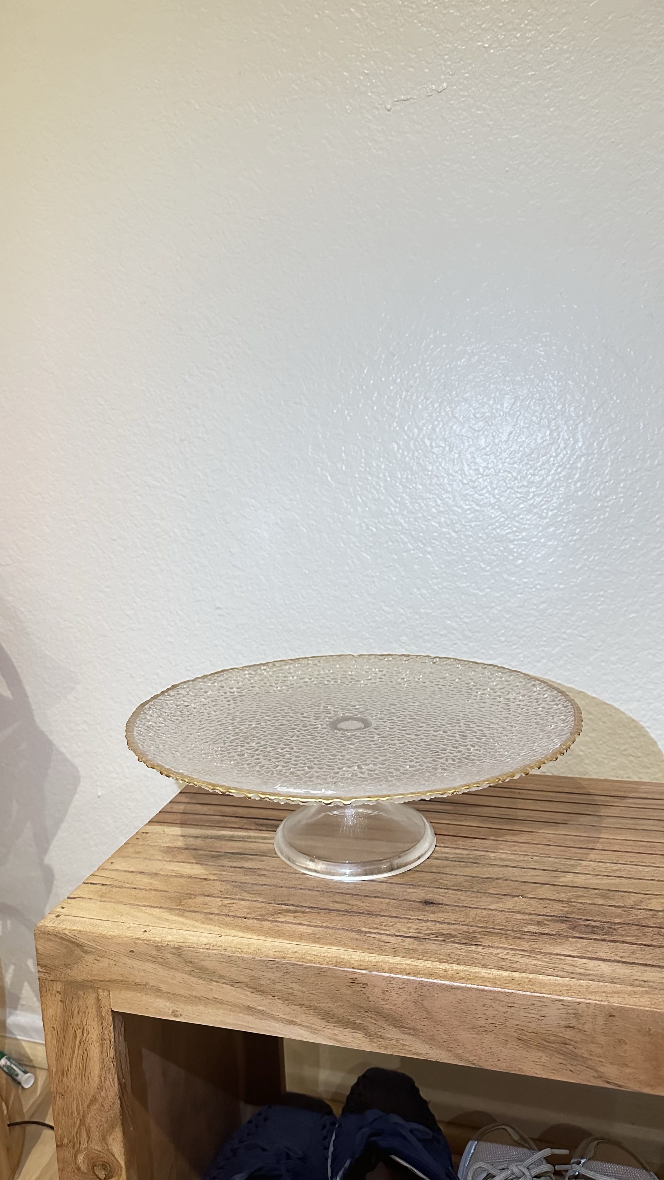 12 inch textured glass with gold rim cake stand ($15) - 1 count