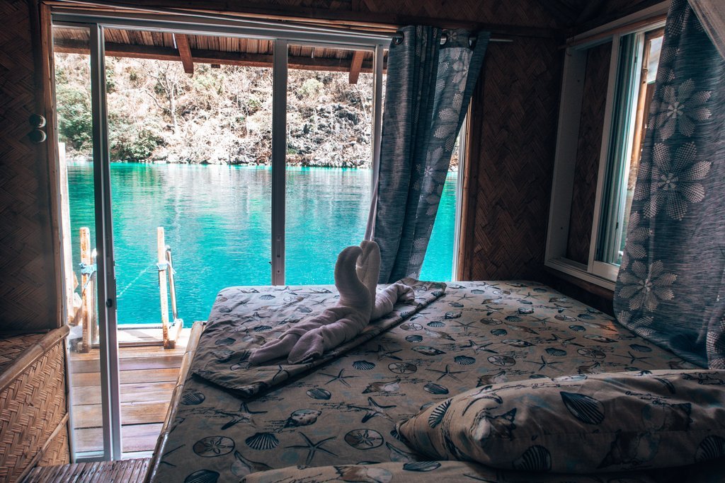 5ead8d97cd11463a6272b94d_rooms in paolyn houseboat.jpg