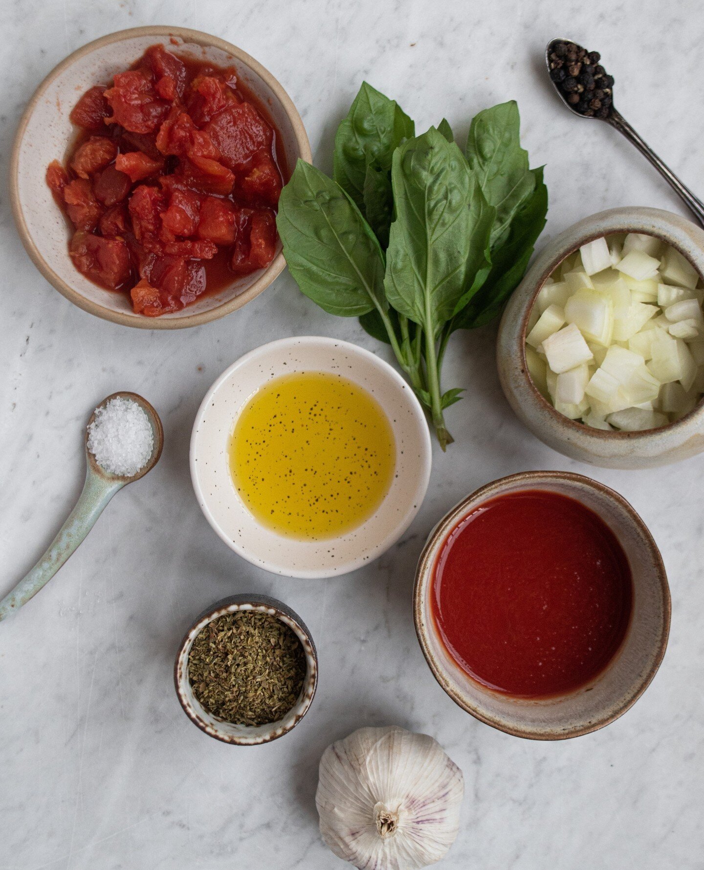 Tous nos produits sont cuisin&eacute;s avec des ingr&eacute;dients s&eacute;lectionn&eacute;s, sans conservateurs, sans ar&ocirc;mes artificiels et sans colorants. 🍅🧅🧄⁠
.⁠
All our products are cooked with select ingredients, no preservatives, no a