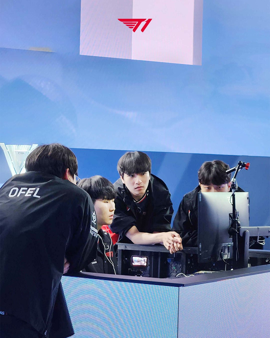 우리 다 같이 8강 가야지! 📷

Let&rsquo;s all make it to the Quarterfinals together!

#TogetherAs1 #Nowhere
