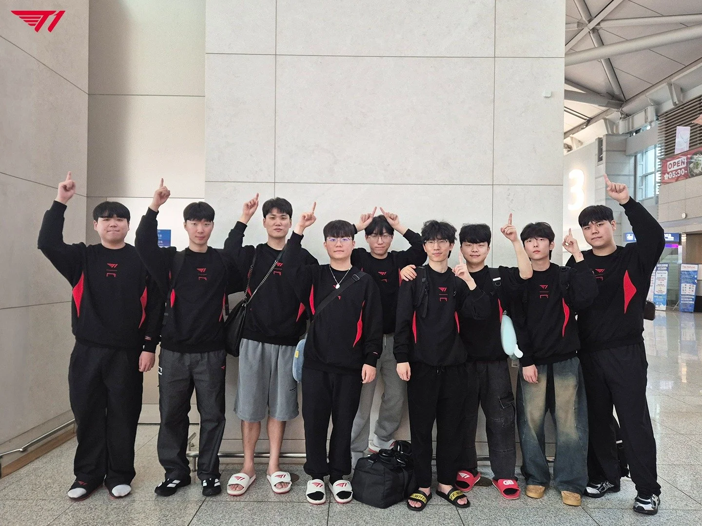 파리로! 🛫

Off to Paris! 🛫

#T1VALORANT