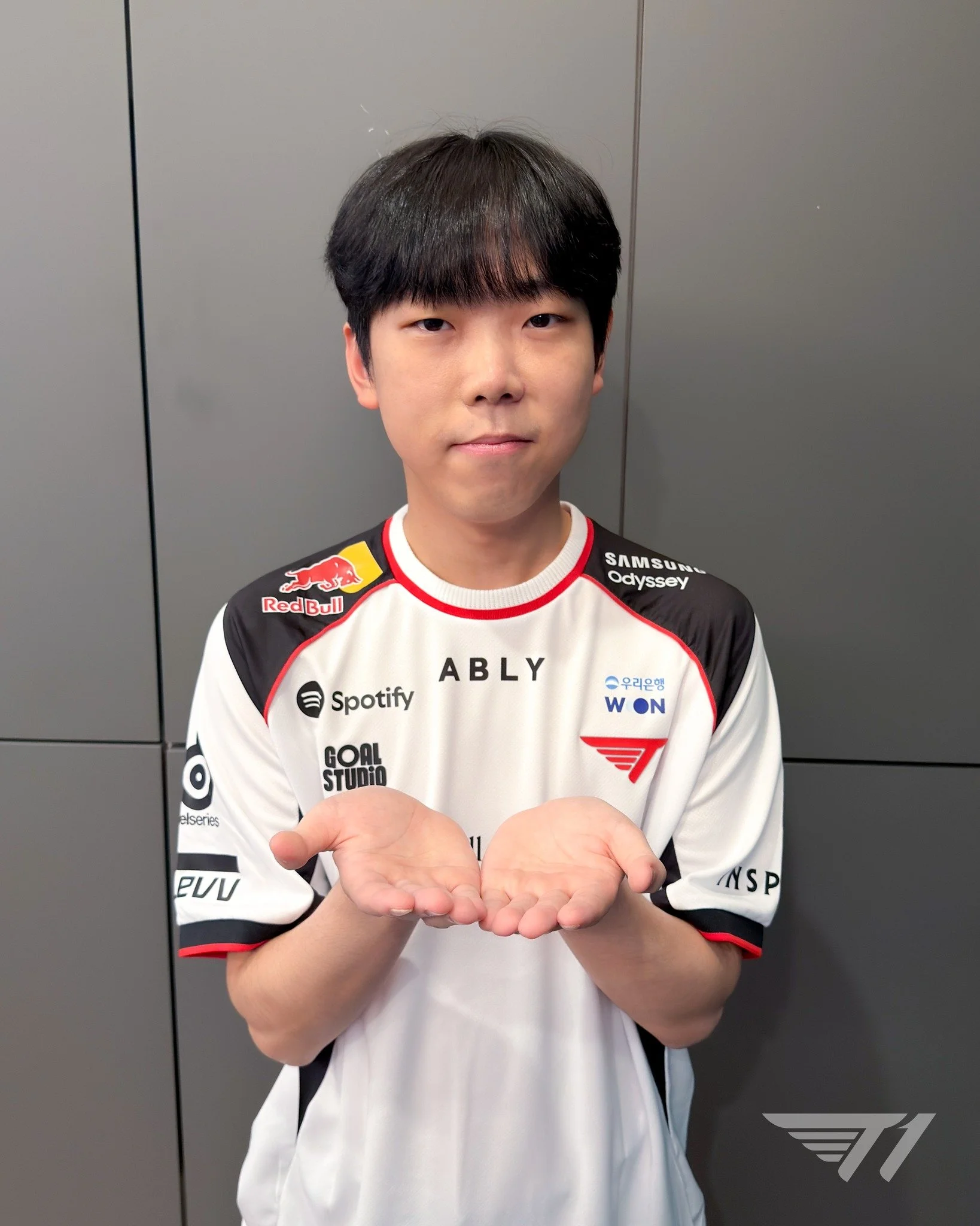 새해 복 주세요!🙌

Share some New Year&rsquo;s luck!🙌

#TogetherAs1 #T1PUBG