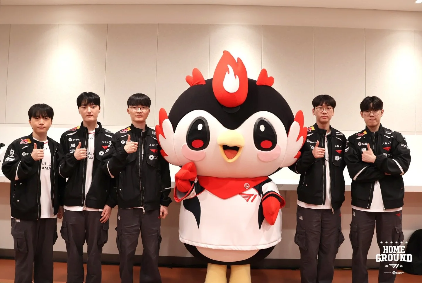 NEW victory photo with @t1.ati !📸

#TogetherAs1 #T1HomeGround