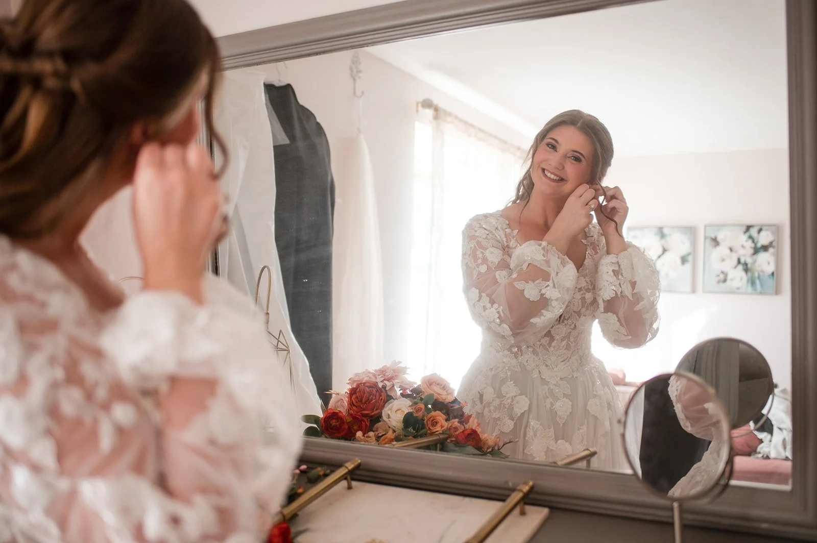 SamBrooksPhotography_Sara+Alan_bridegettingready-89.jpg