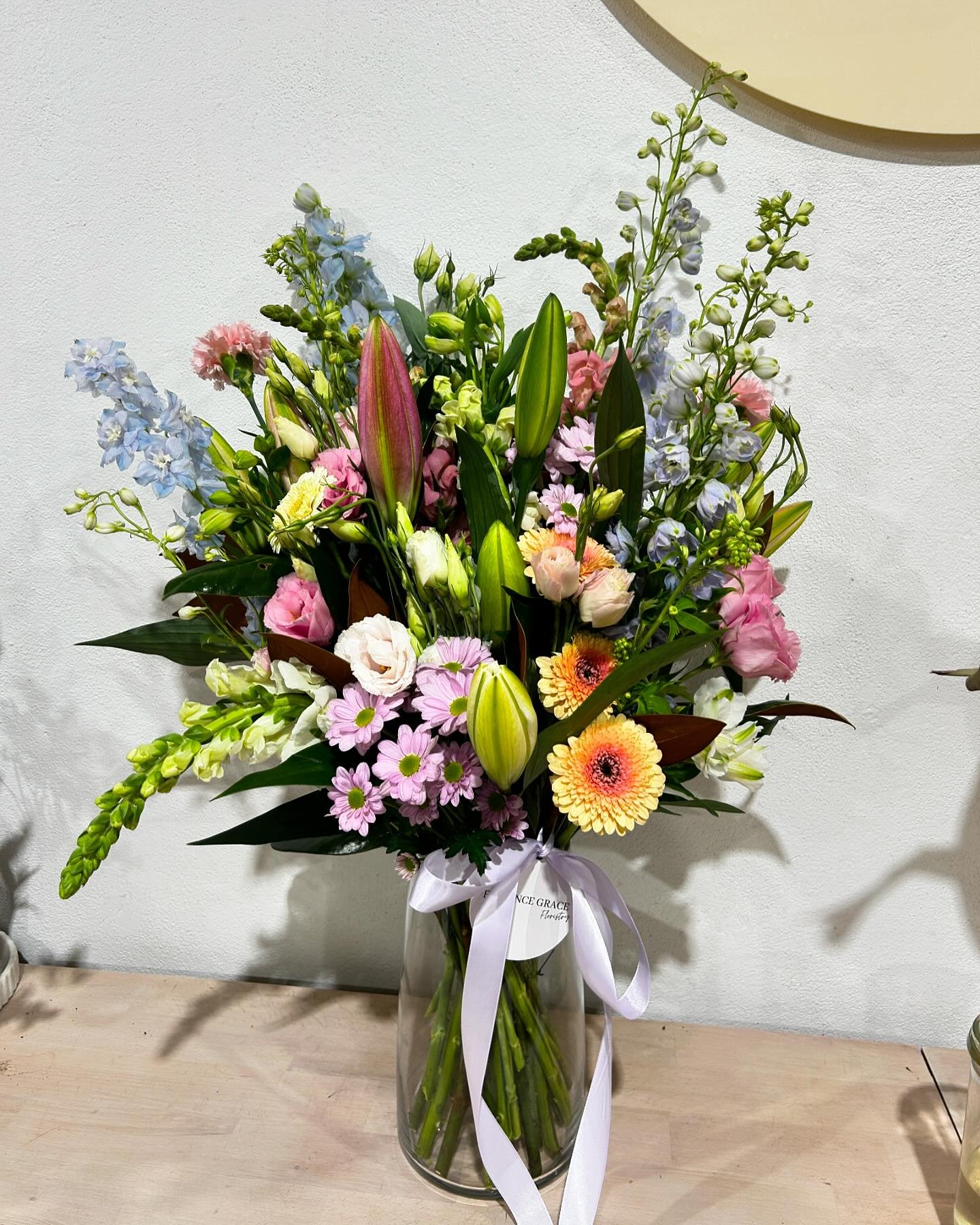 Big beautiful vases of flowers are always the best present! 💝