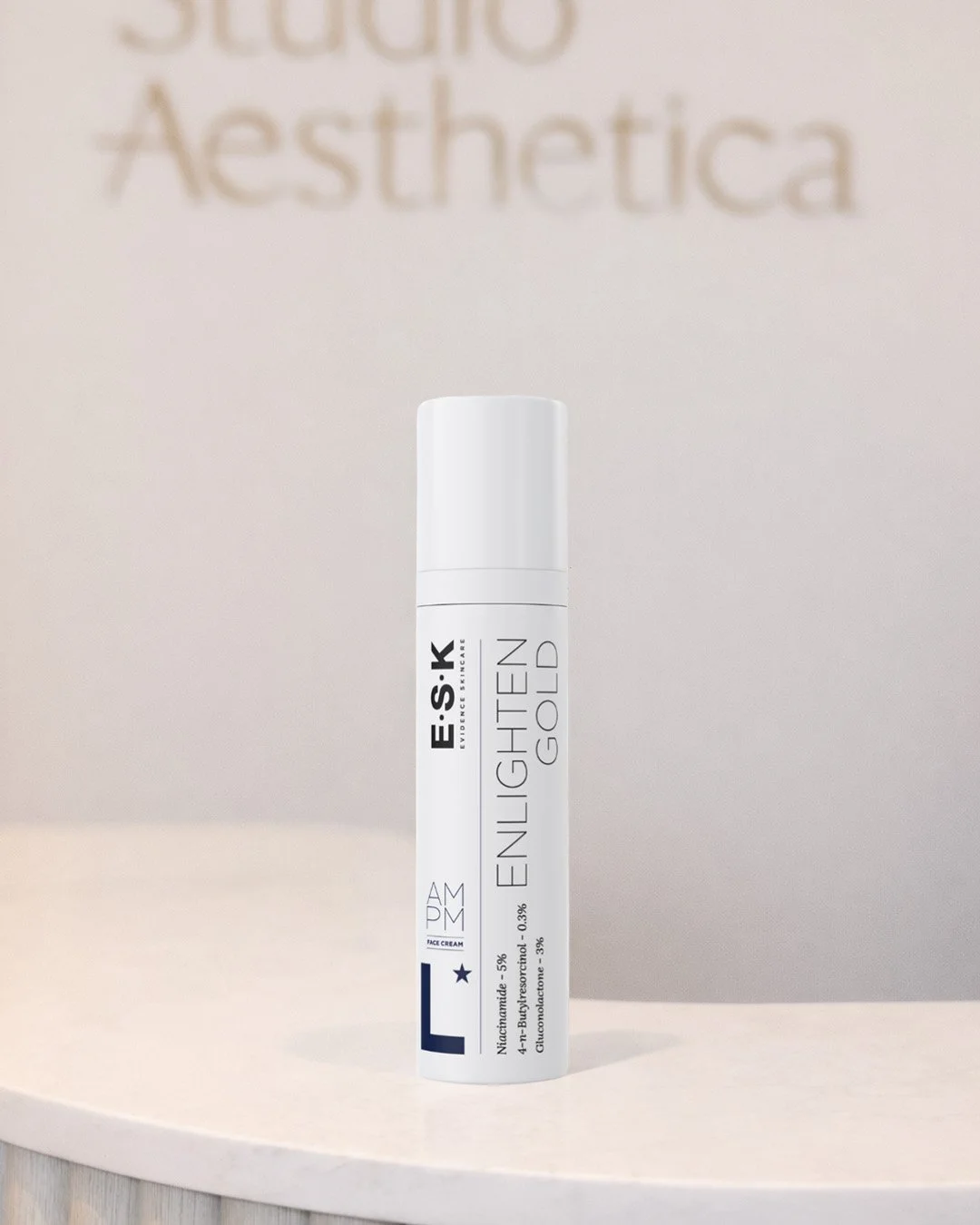 Introducing Enlighten Gold.

An evidence-based serum formulated to target the appearance of dark spots and uneven tone while protecting your skin barrier. 

Enlighten Gold has been designed to support the management of pigmentation while enhancing ov