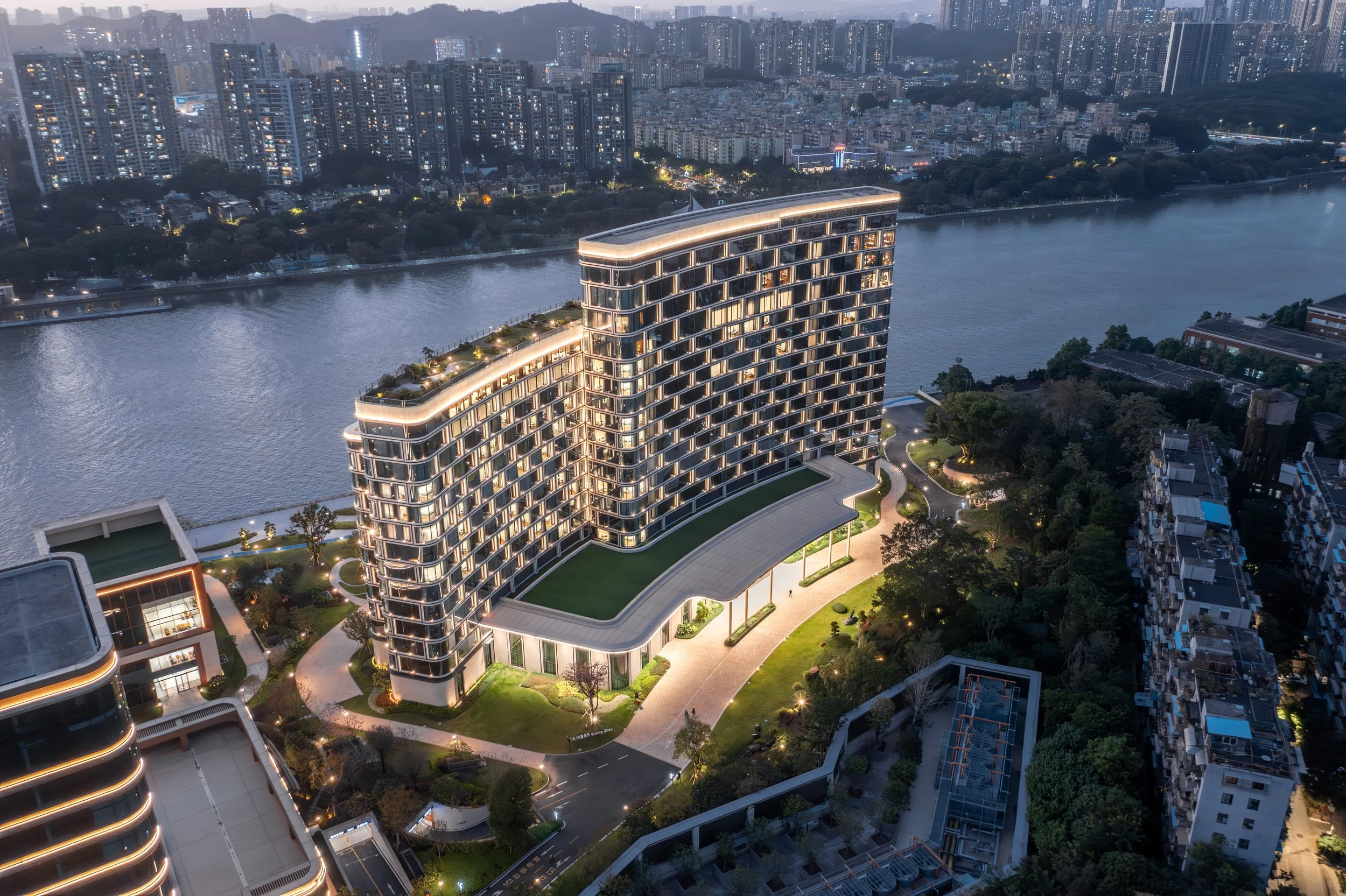 Hotel on the north side of the plot.