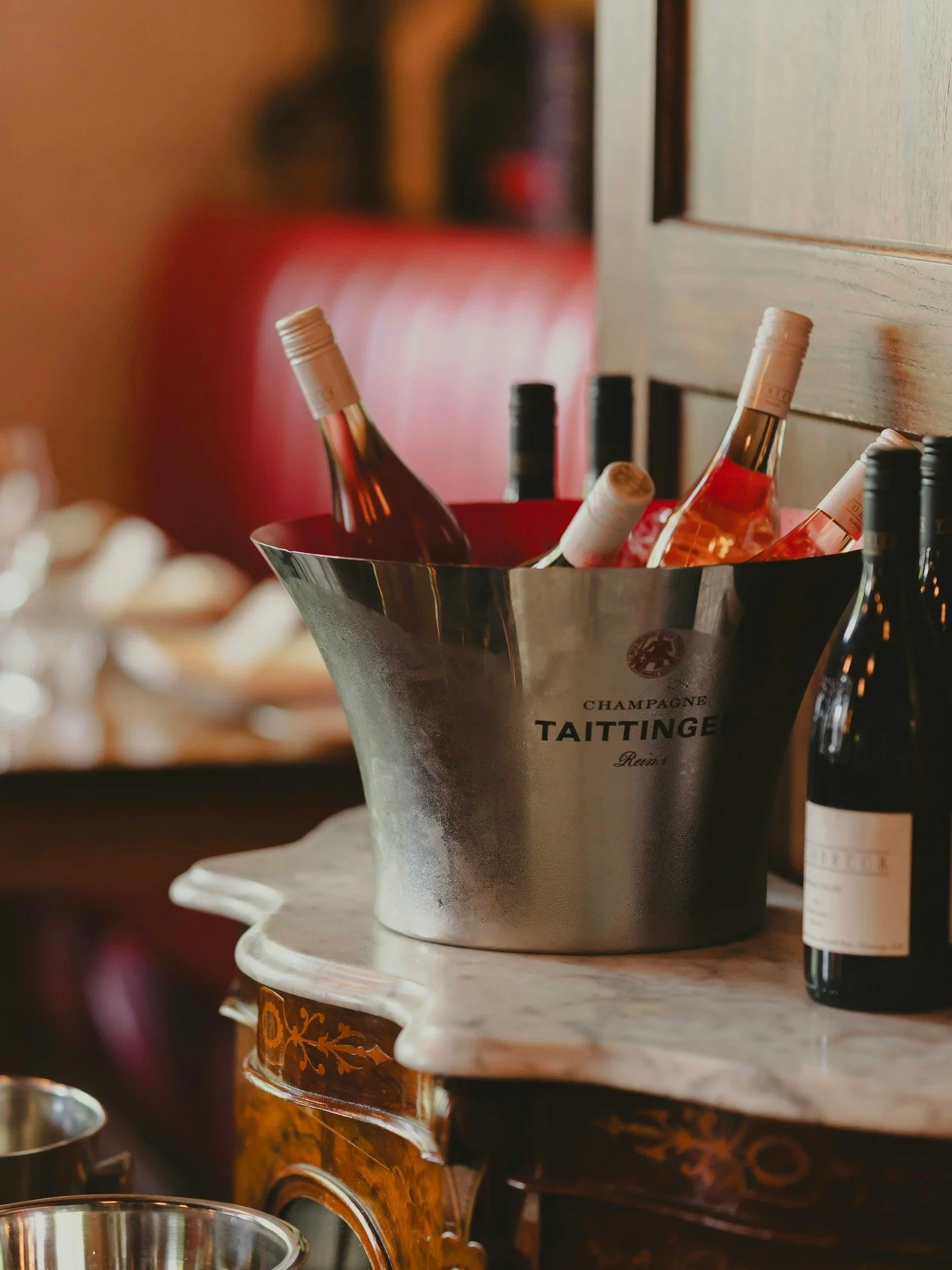 What's your favourite wine to pair with a steak dinner? 🤔 
Don't know the answer? That's why we have sommeliers! Don't be afraid to ask us about wine, we LOVE to talk about it!