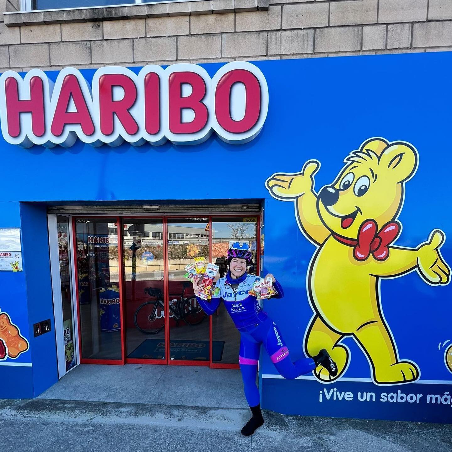 😋 Rode to the Haribo factory! I shoved my pockets and handlebar bag as full as they could go 🤭 🐷. A fun bucket list ride when you visit girona.  Which flavor is your favorite? I like the strawberry sticks 🍓🥢 😋.

@haribo_es
📸 @smedgey1