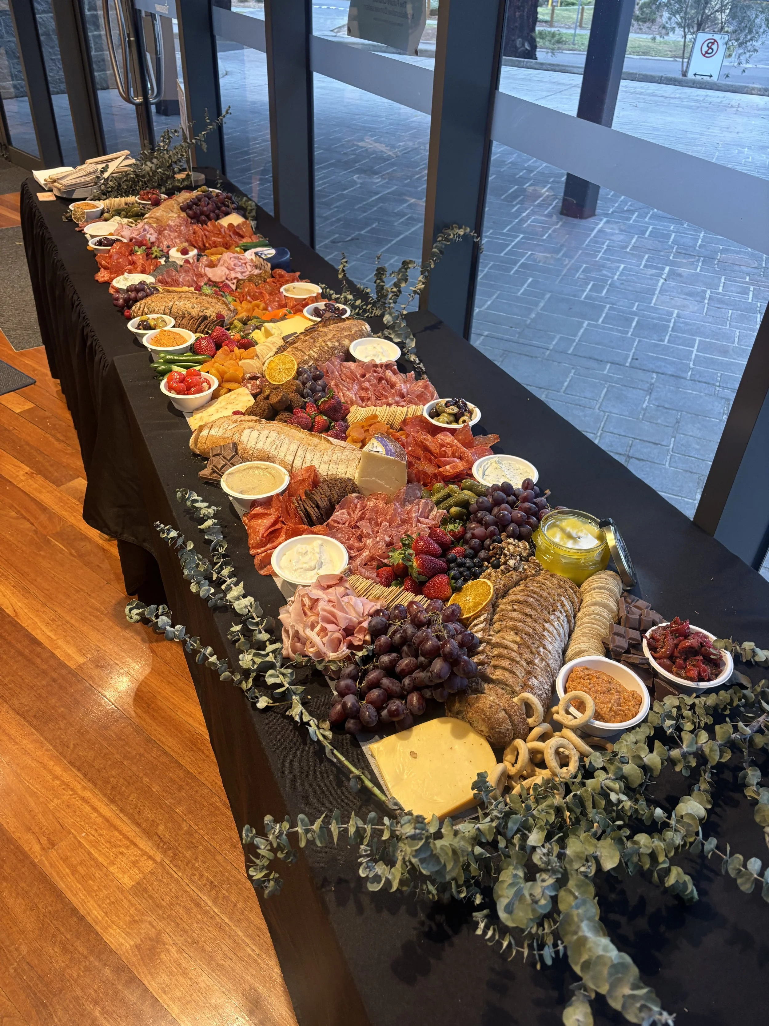 2.5m table with greenery